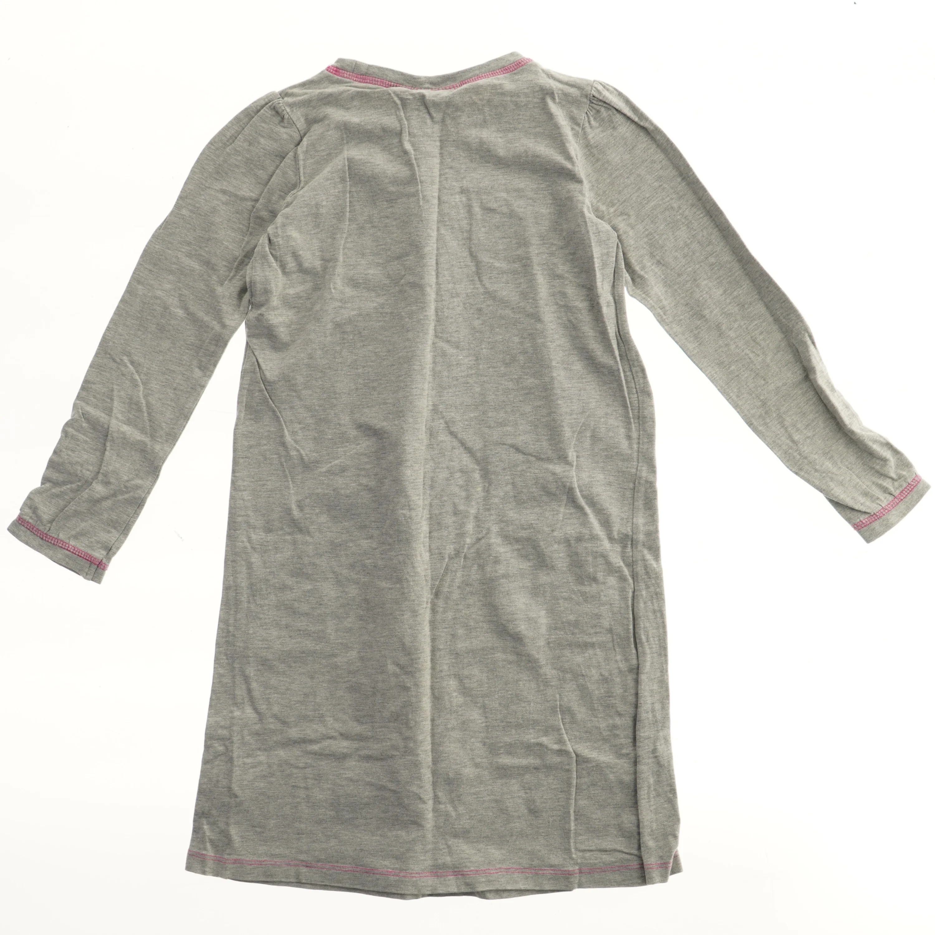 Langærmet kjole med stjernedesign fra Molo (str. 122)