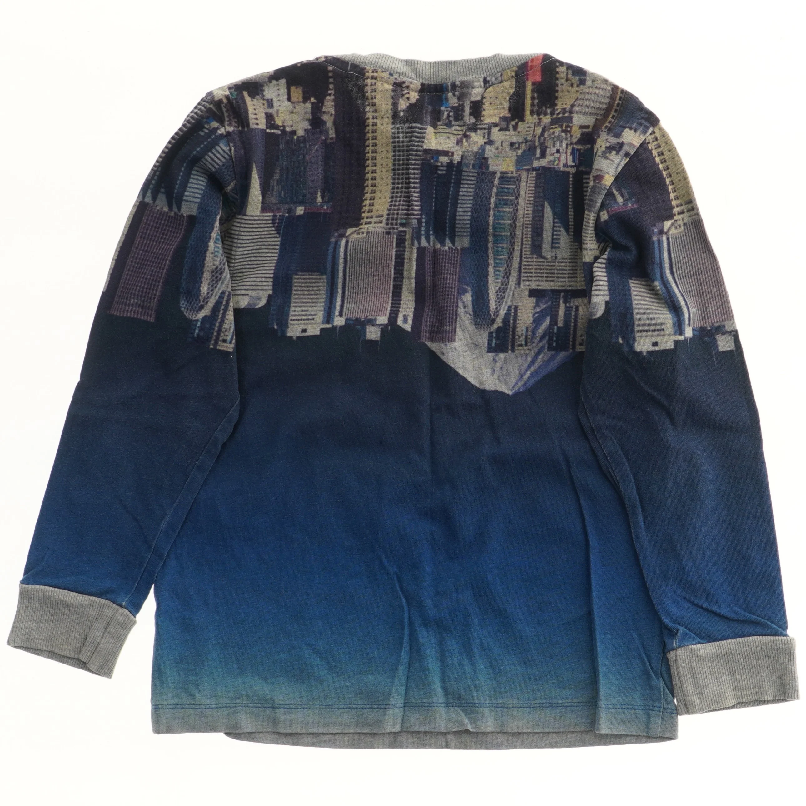 Langærmet bluse med skyskraber print fra Molo (str. 116)