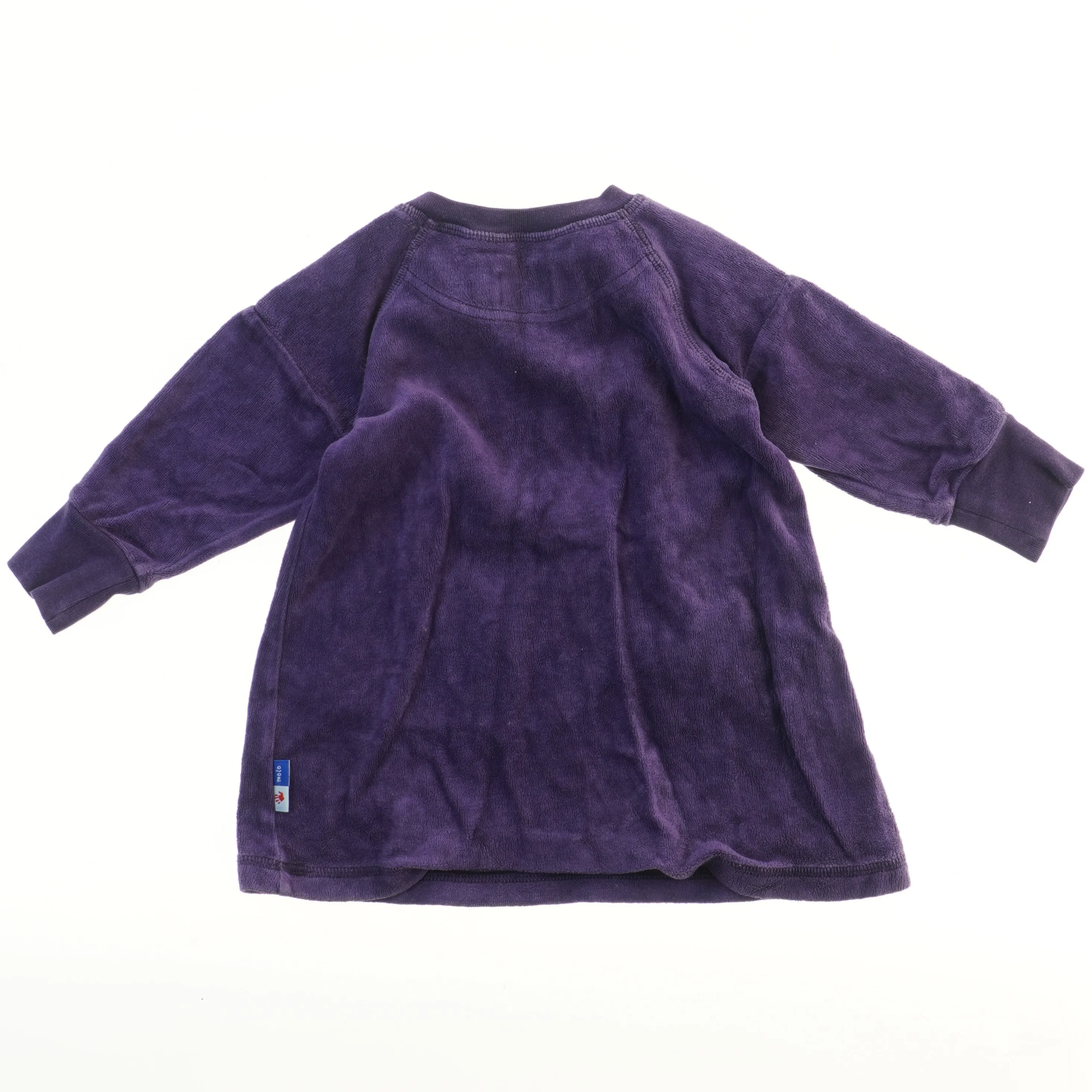 Lilla kjole med lomme og knapdetalje fra Molo (str. 80)