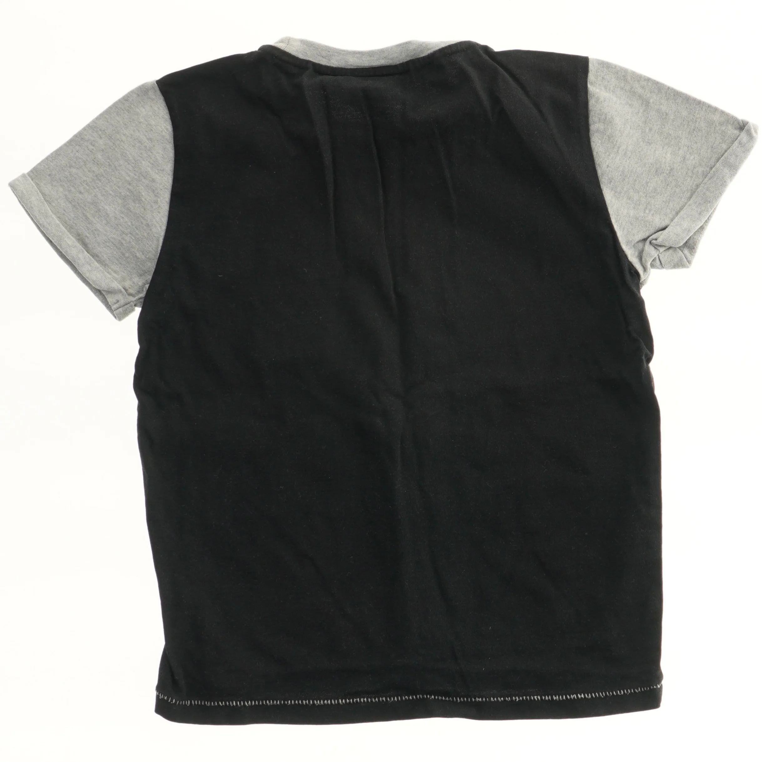 T-shirt med dronedesign fra Molo (str. 116)