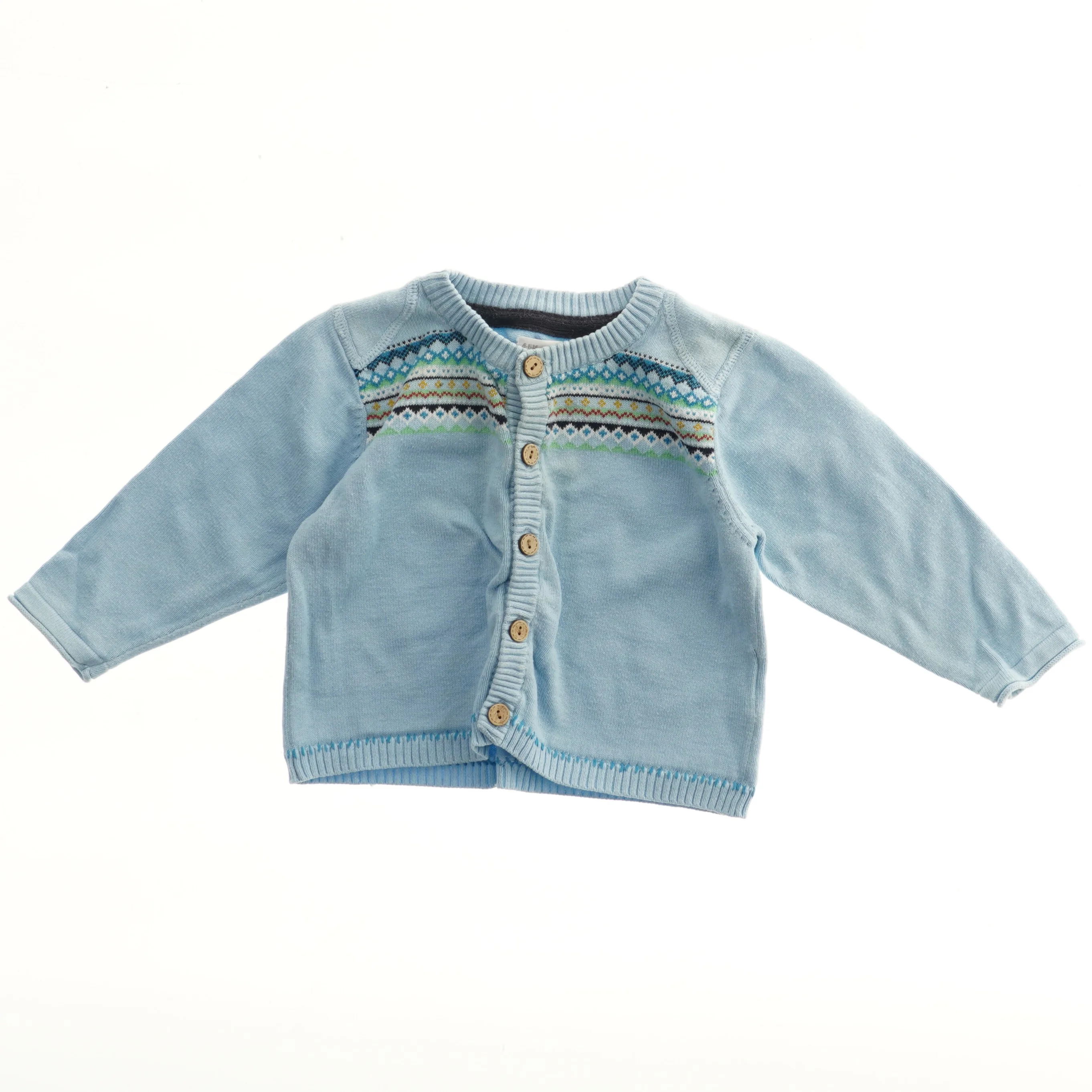 Babycardigan med mønster fra Name It (str. 68)