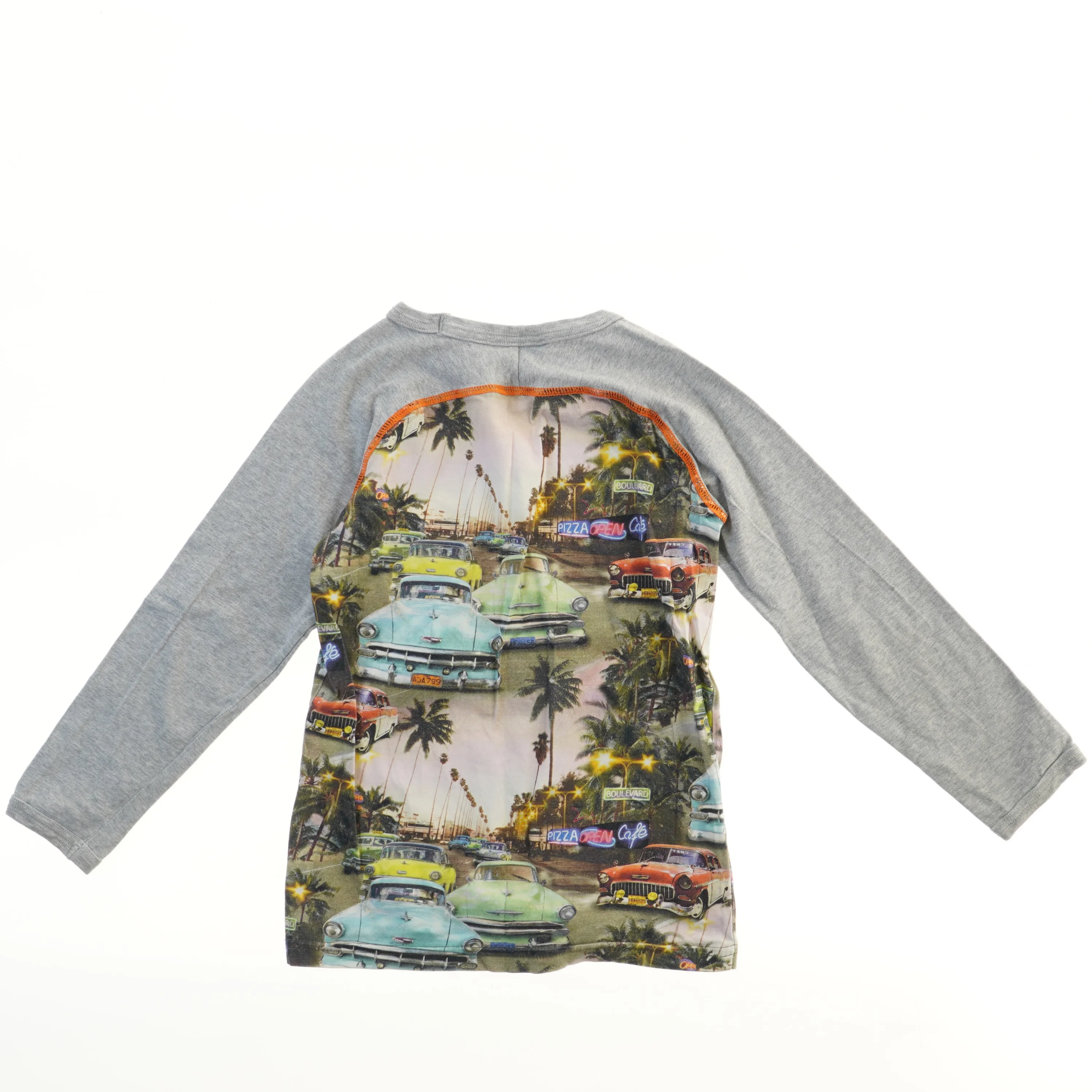 Langærmet bluse med bilmotiv fra Molo (str. 122)