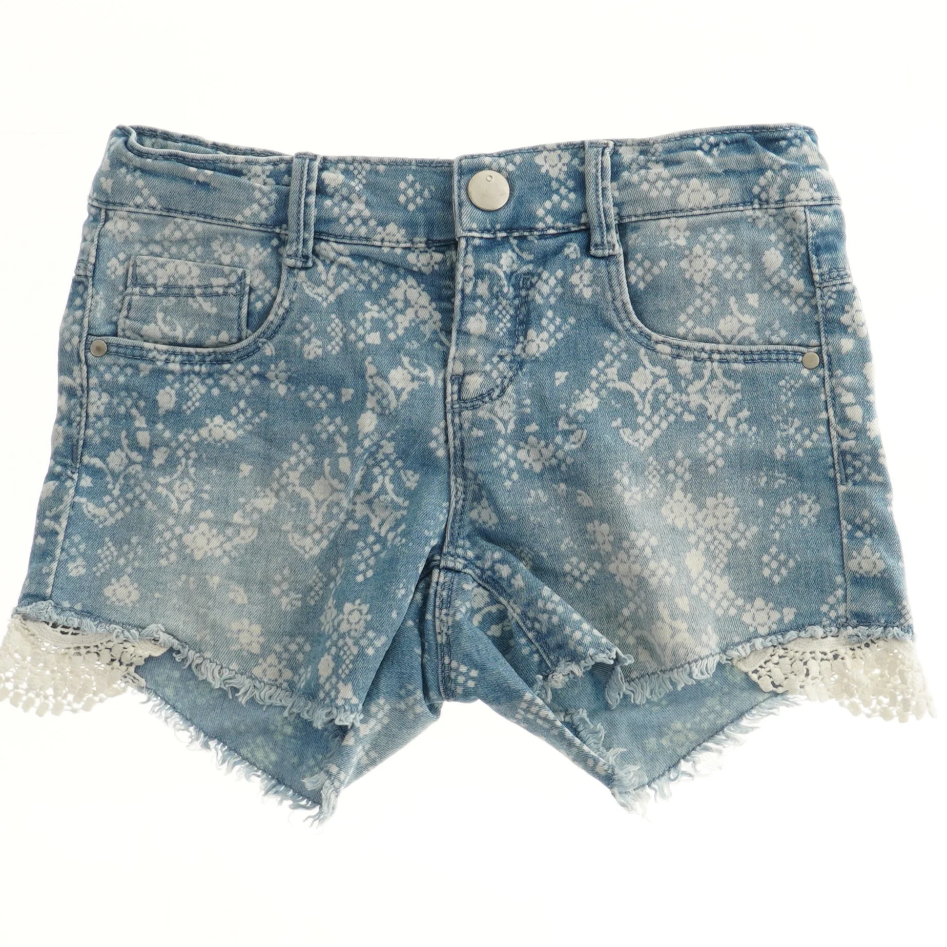 Denim shorts med blonder fra Name It (str. 128)