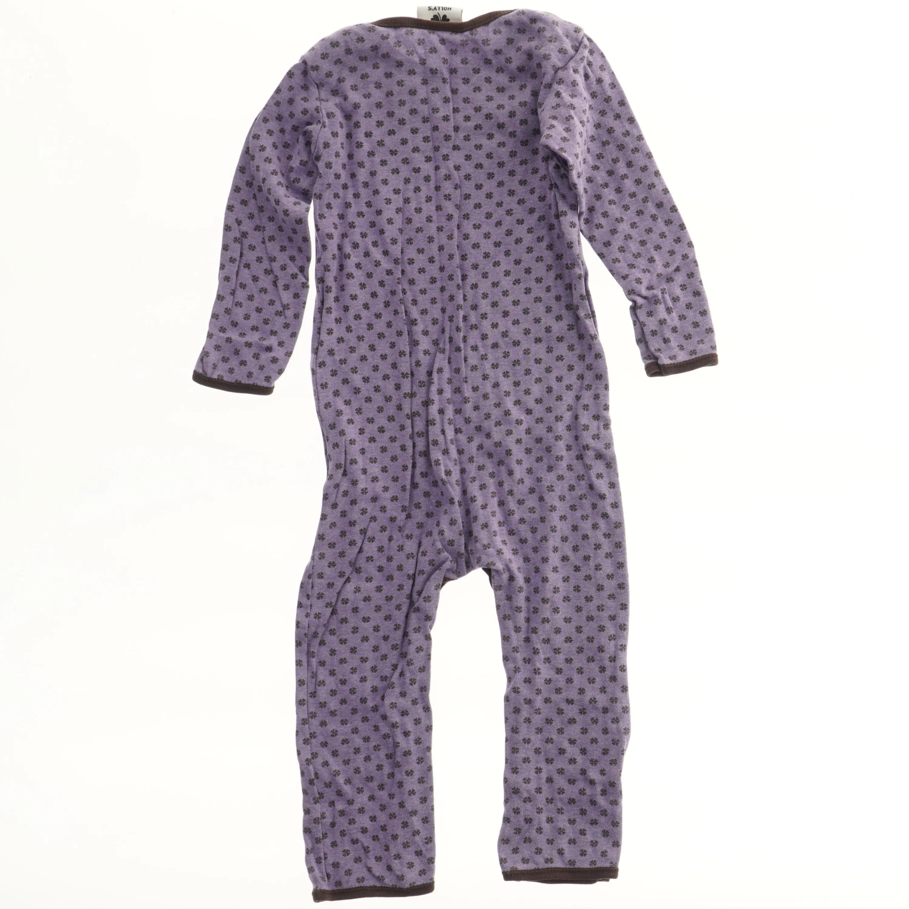 Natdragt med mønster fra Holly’s (str. 92)