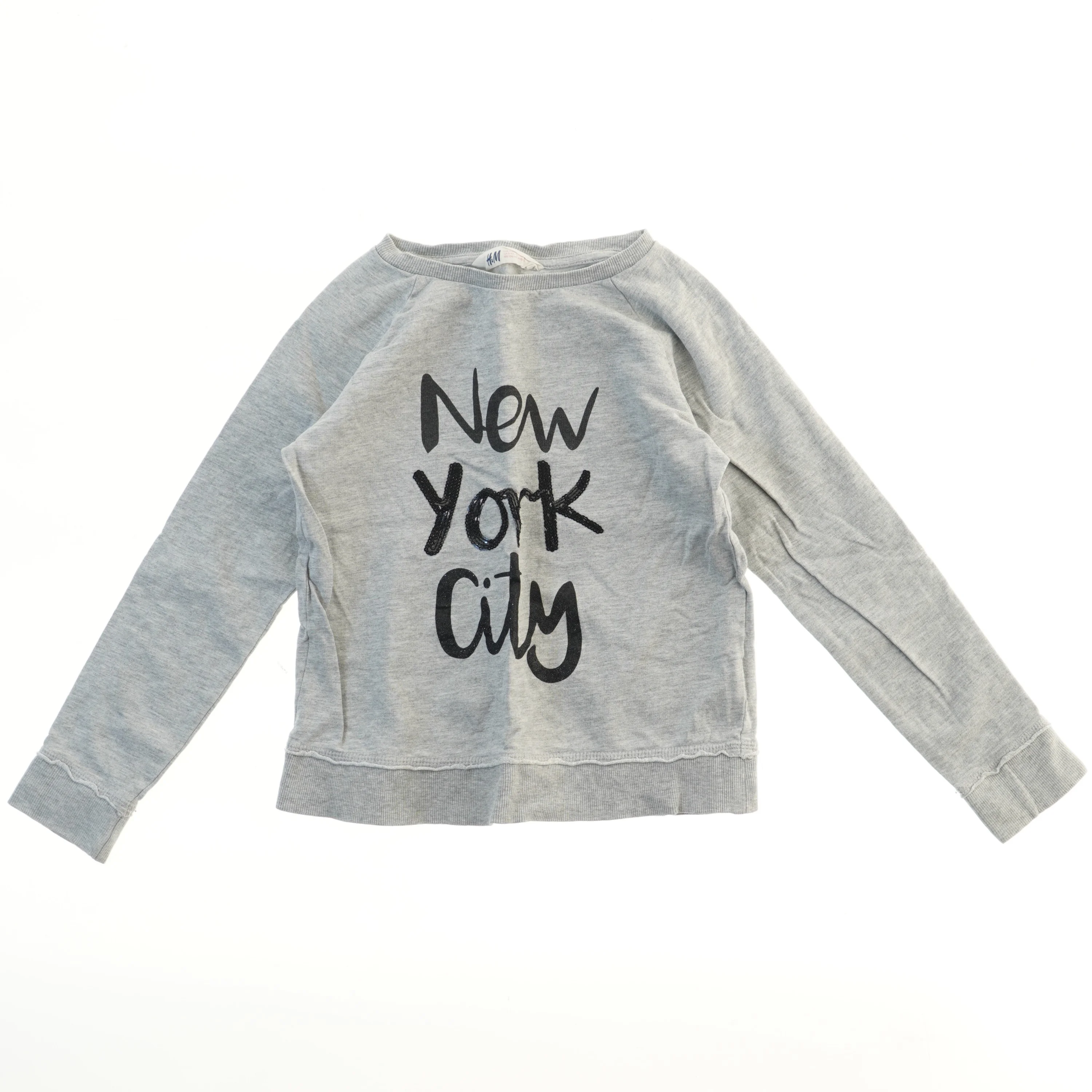 Langærmet trøje med tekst fra H&M (str. 140)