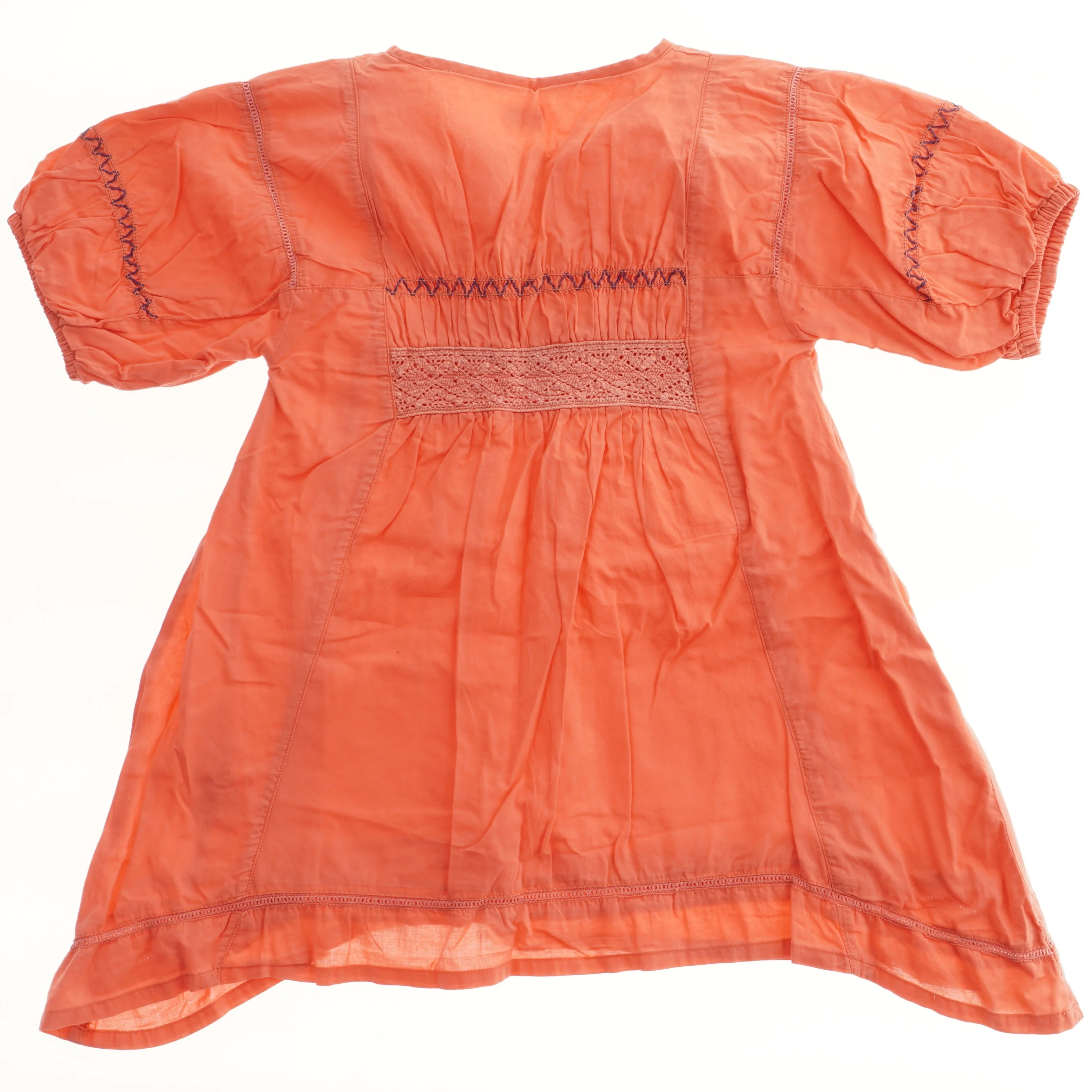 Børnekjole med broderi fra Name It (str. 116)