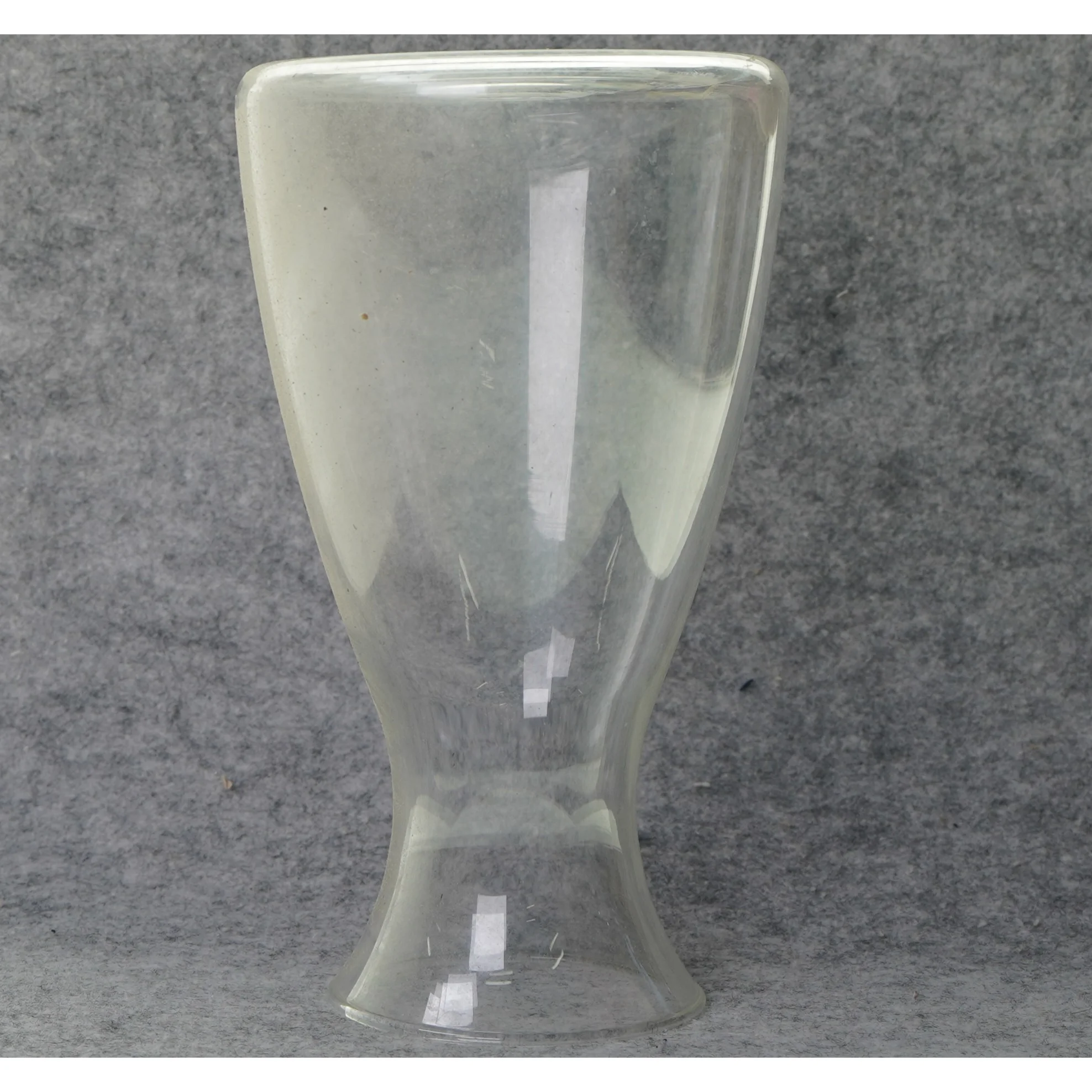 Vase (str. 21 x 9 x 12 cm)