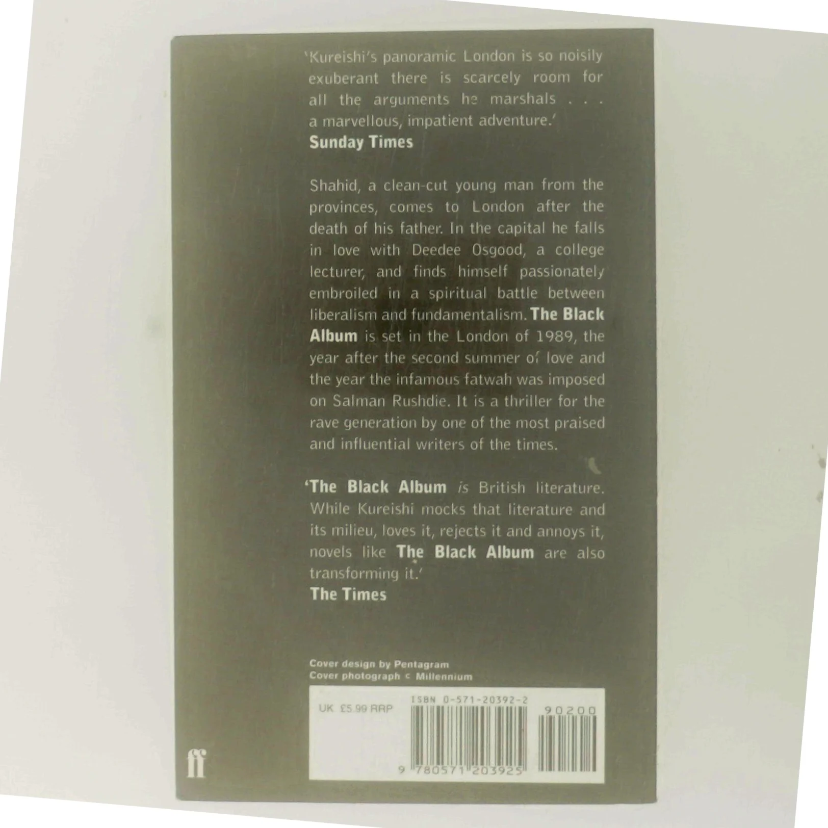 The black album af Hanif Kureishi (Bog)