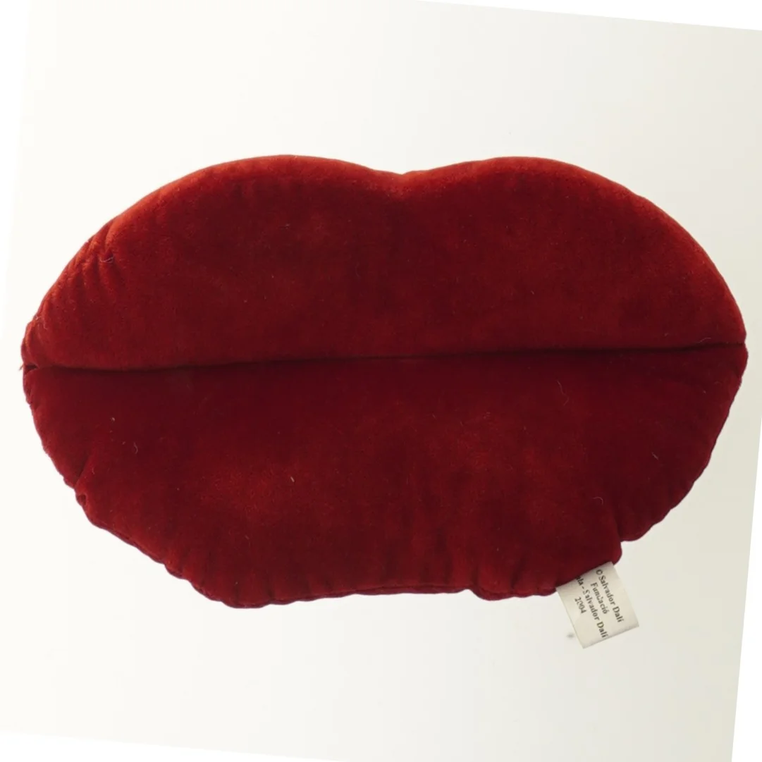 Rød dekorationspude i form af læber (str. 20x12 cm)