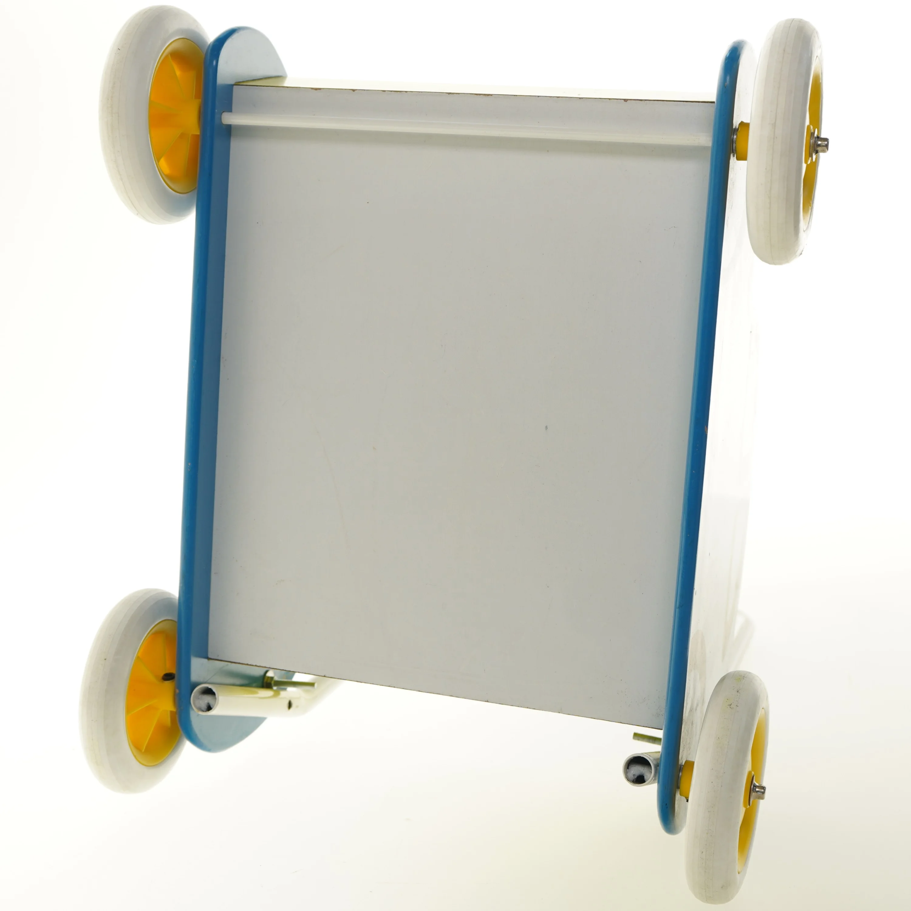 Gåvogn i form af bil (str. 27x42x34 cm)