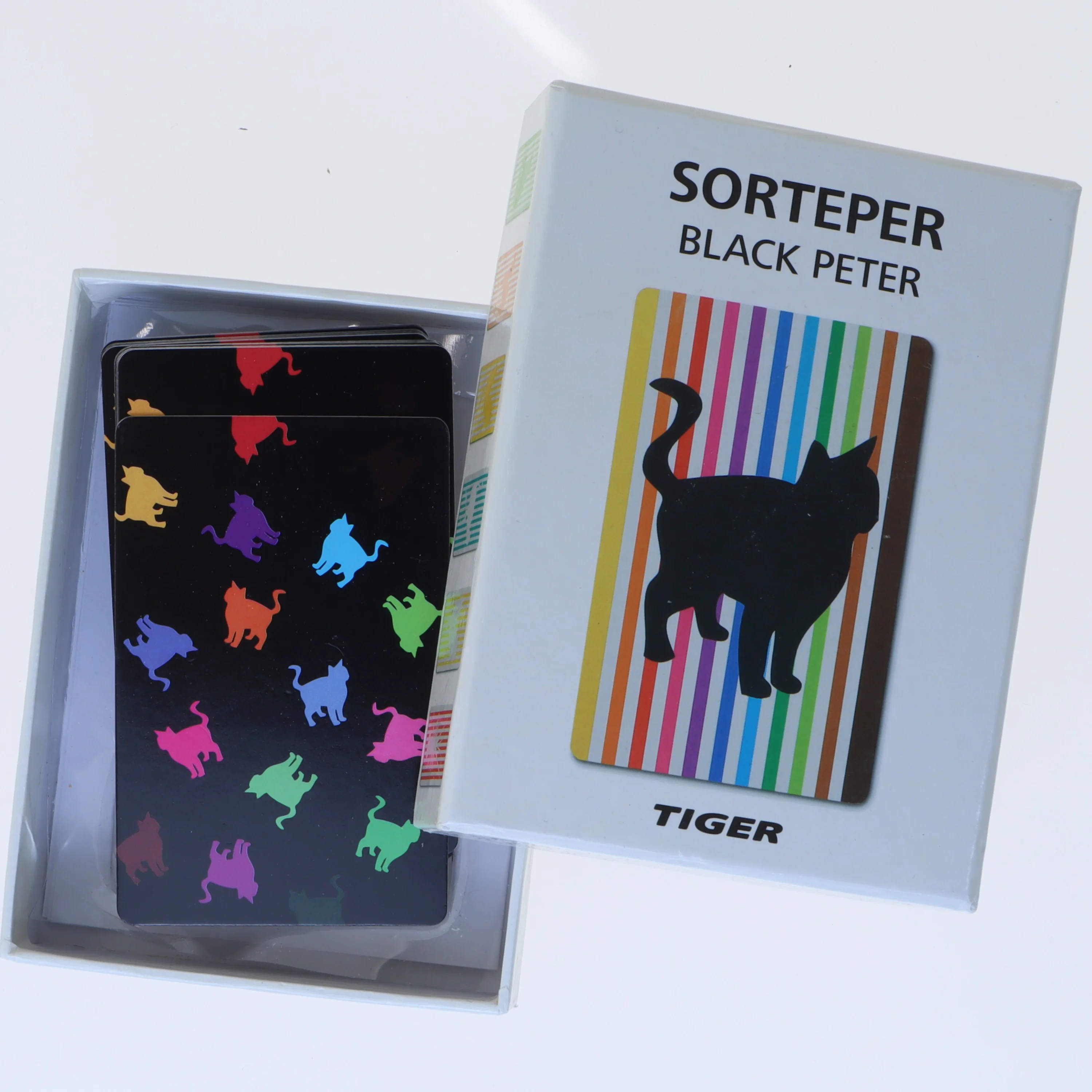 Sorteper kortspil fra Tiger (str. 2x12x9 cm)