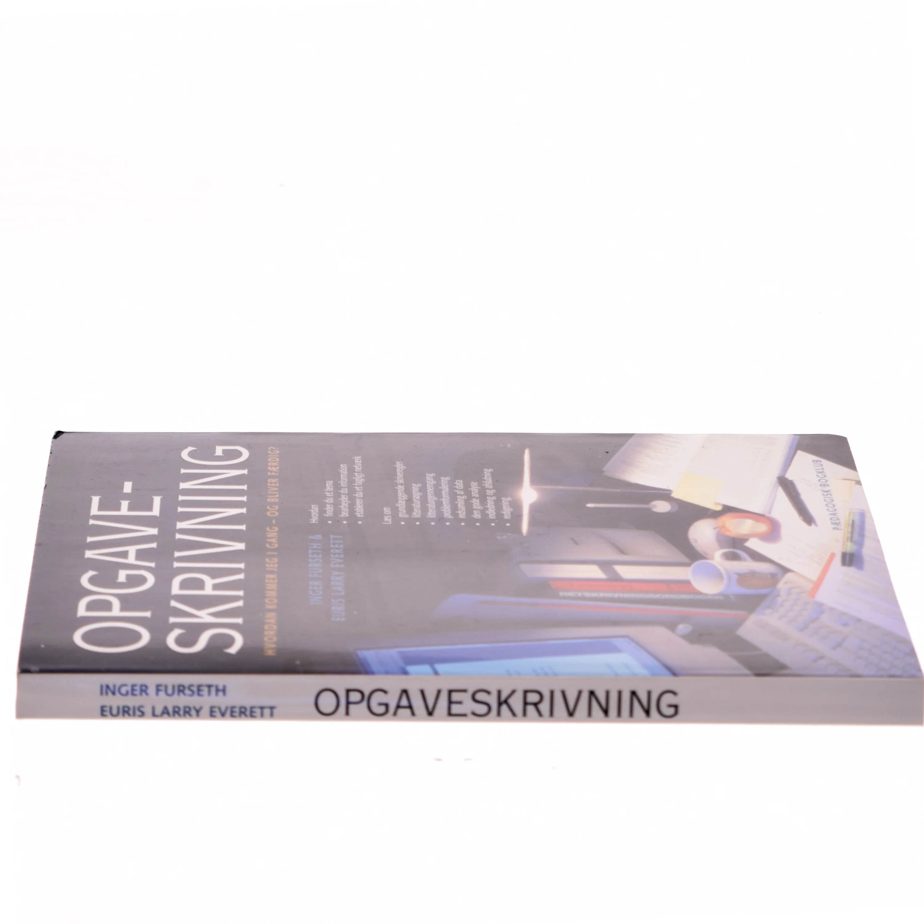 Opgaveskrivning : hvordan kommer jeg i gang - og bliver færdig? (Bog)