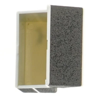 Plastikdåse med klaplåg (str. 9,5x3x6 cm)