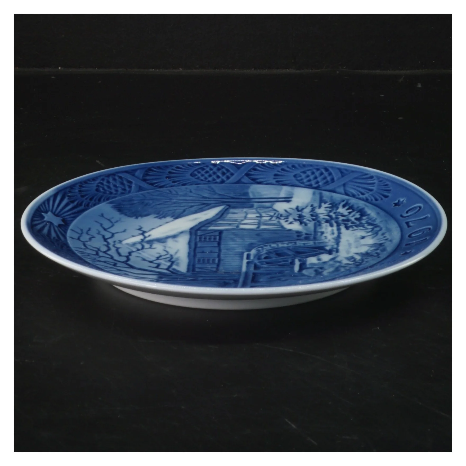 Dekorativ platte fra 1976 fra Royal Copenhagen (str. Ø 18,5 cm)