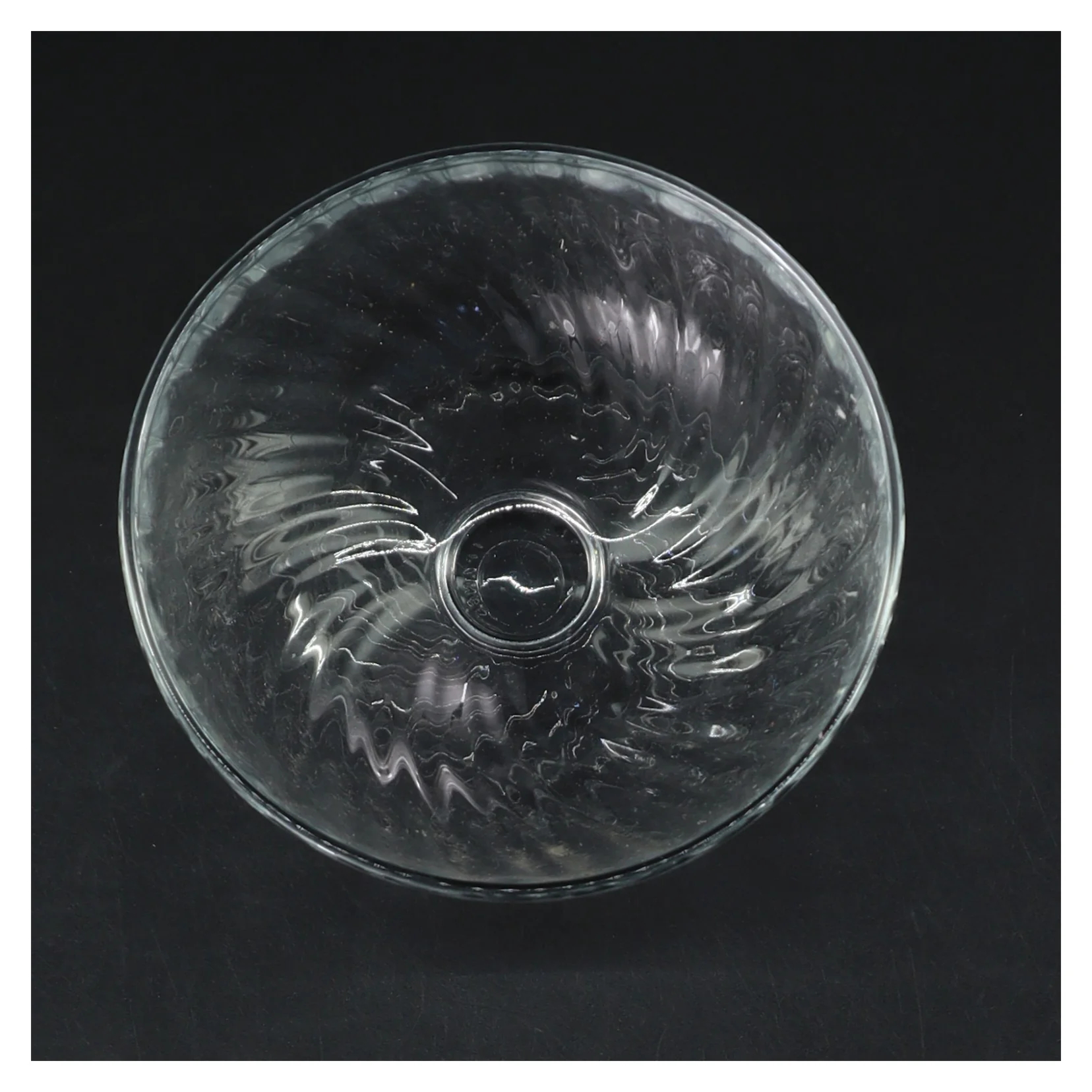 Glasskål på fod (str. Ø 11,5 cm højde 10 cm)