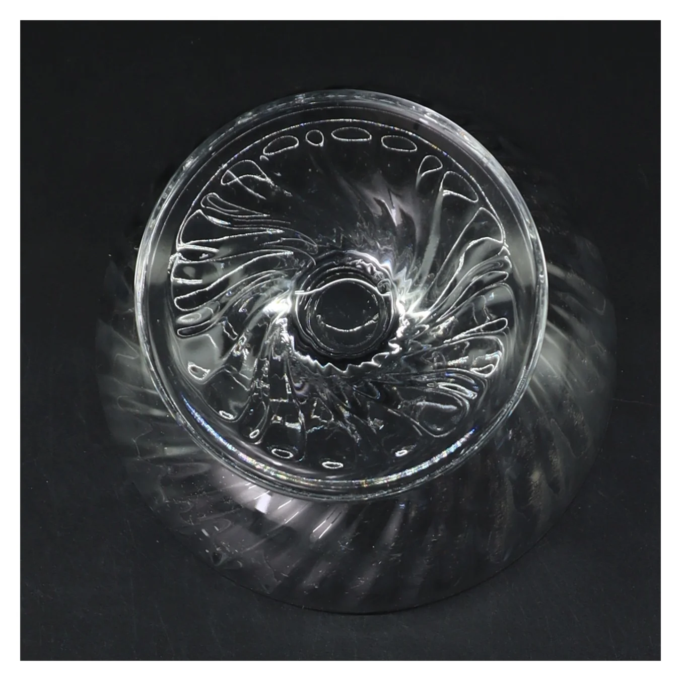 Glasskål på fod (str. Ø 11,5 cm højde 10 cm)