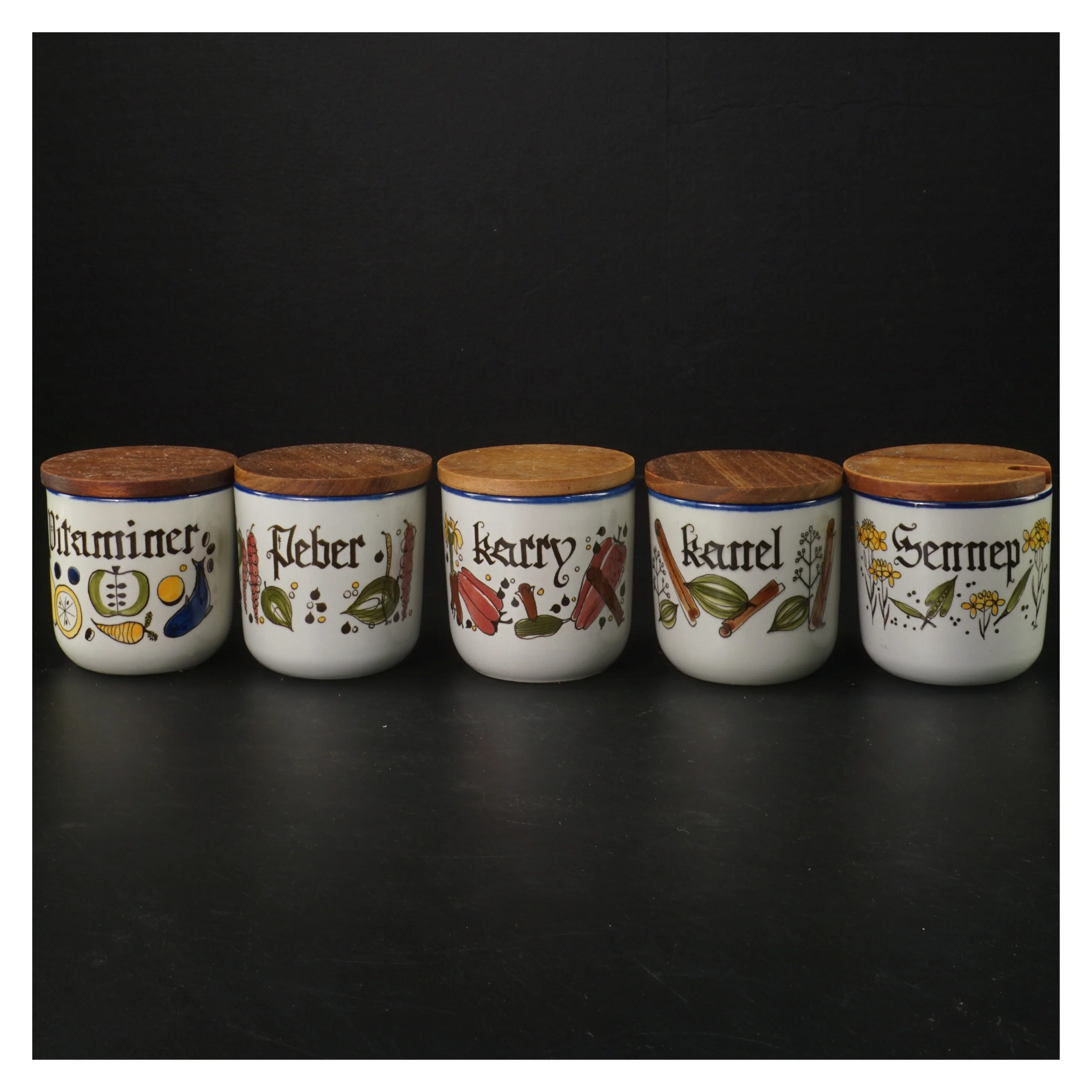 Sæt af 5 krydderikrukker med låg fra Knabstrup (str. 5 styk, 7,5 cm)