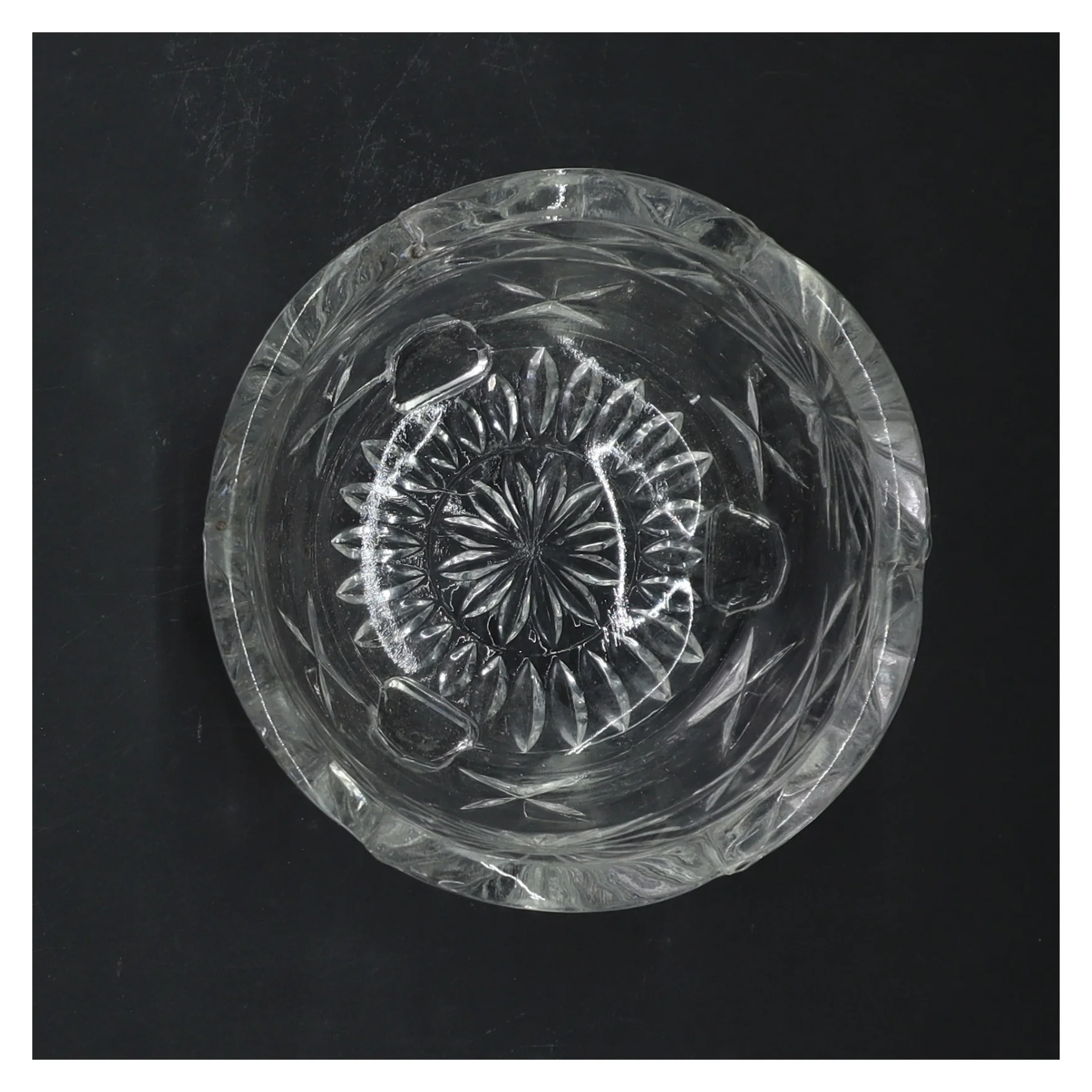 Dekorativ glasskål (str. 13x8 cm)