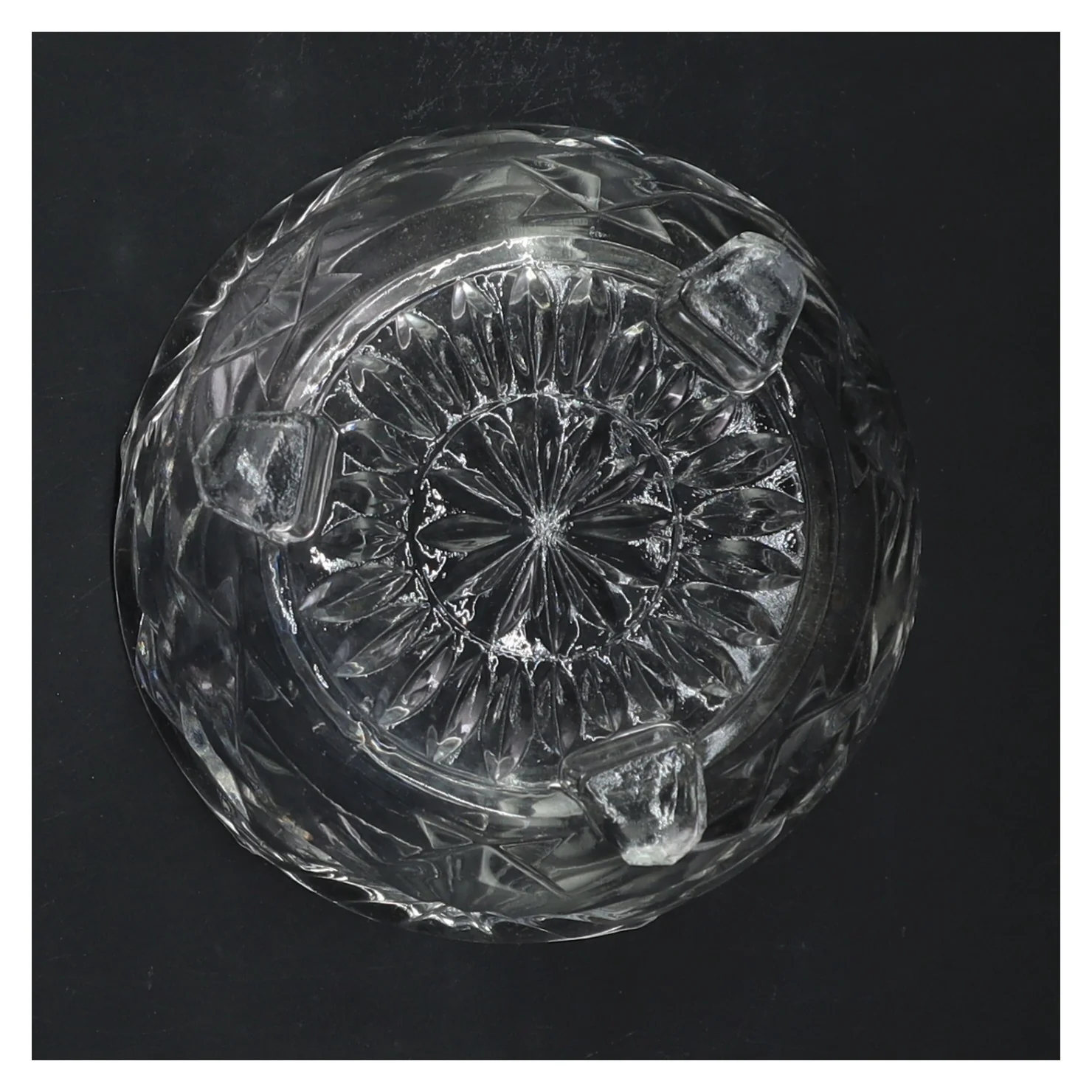 Dekorativ glasskål (str. 13x8 cm)