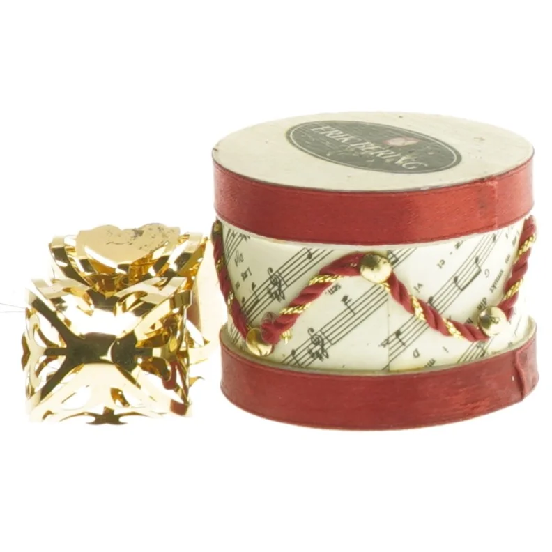 2 ting fra georg jensen i æske og en lysestage fra erik bering(str. 6 cm)