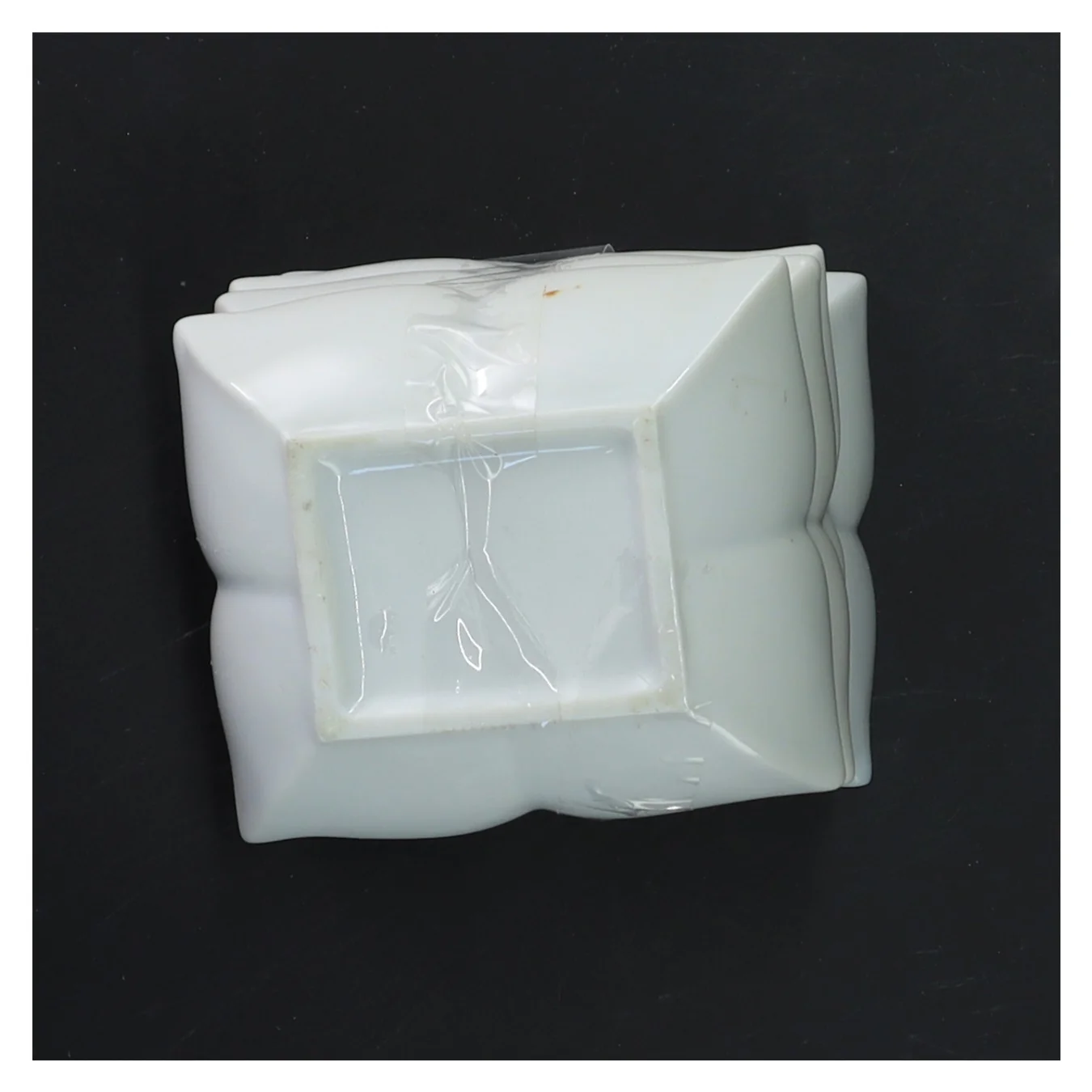 Sæt med 4 nye tsmå porcelænsskåle (str. 4 stk 7,5x8,5 cm)til f.eks sushi