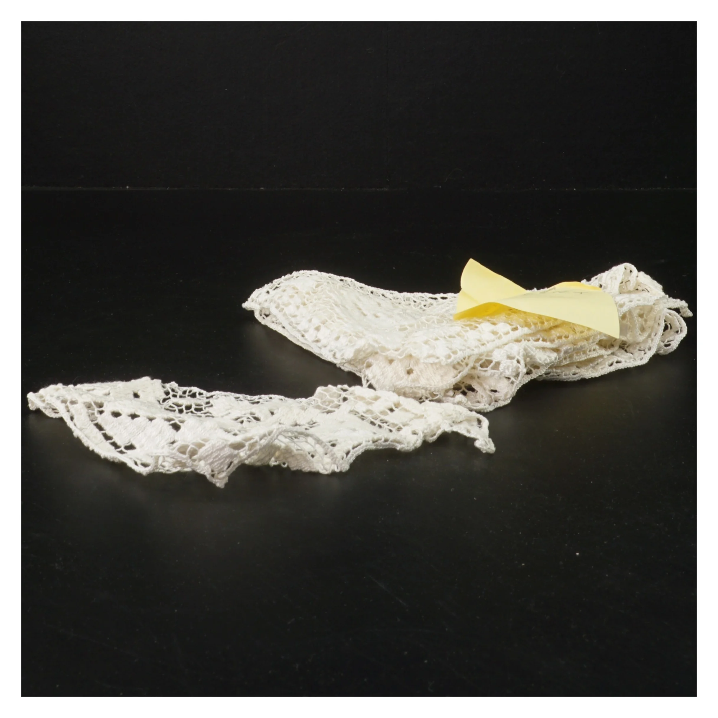 Hvidt hyldepynt sæt (str. 7 stk 18x23 cm)