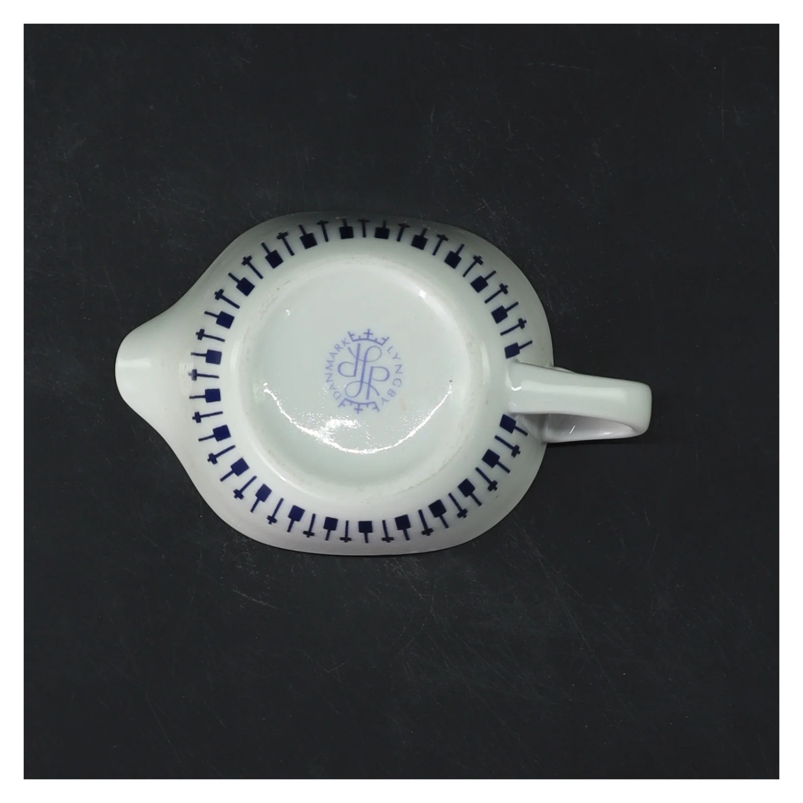 Flødekande harlekin fra lyngby porcelænsfabrik med blåt mønster(str. 8 cm) fra Lyngby (str. 8 cm)