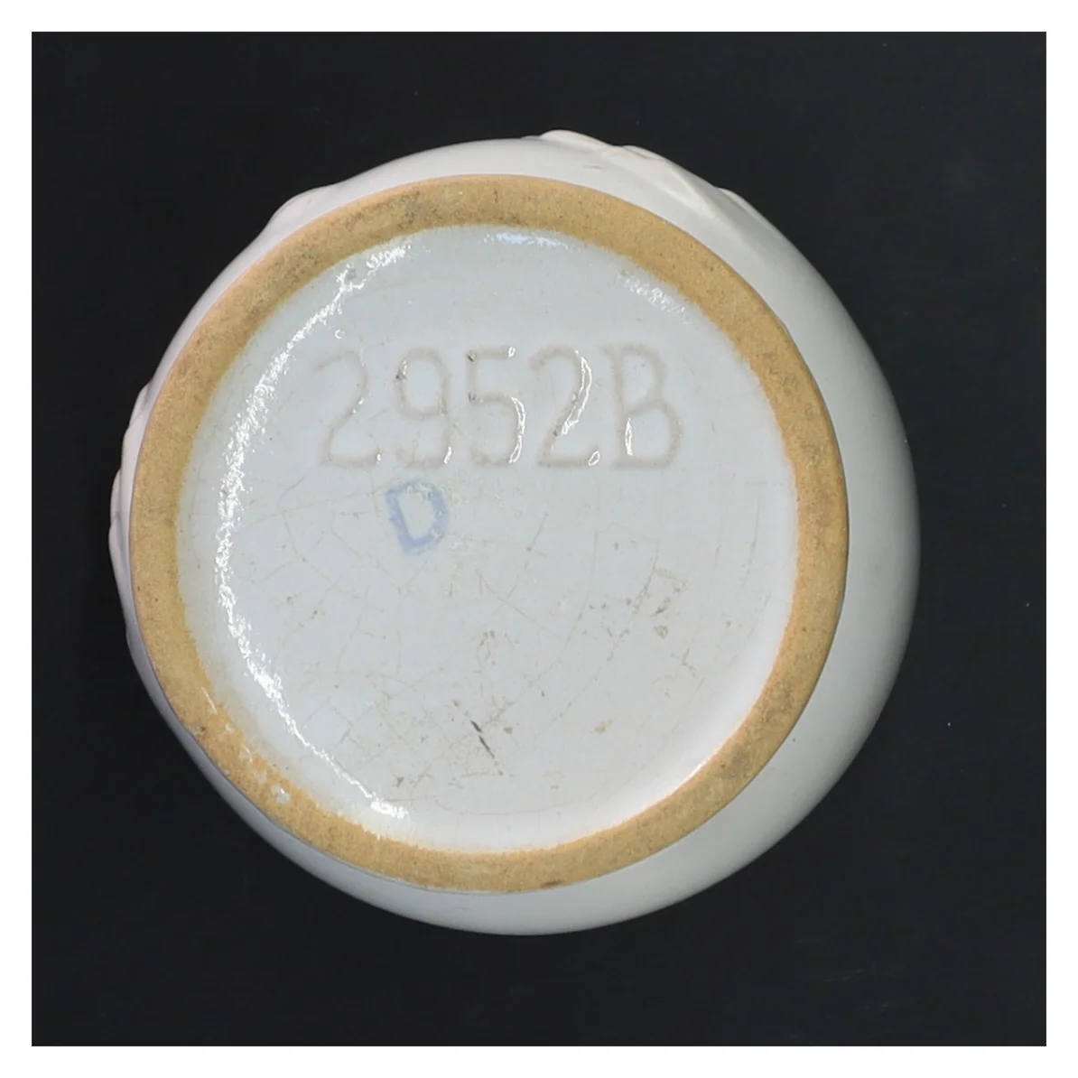 Hvid keramisk vase med ansigtsmotiv (str. Ø 9 cm længde 12 cm)fra w. Germany