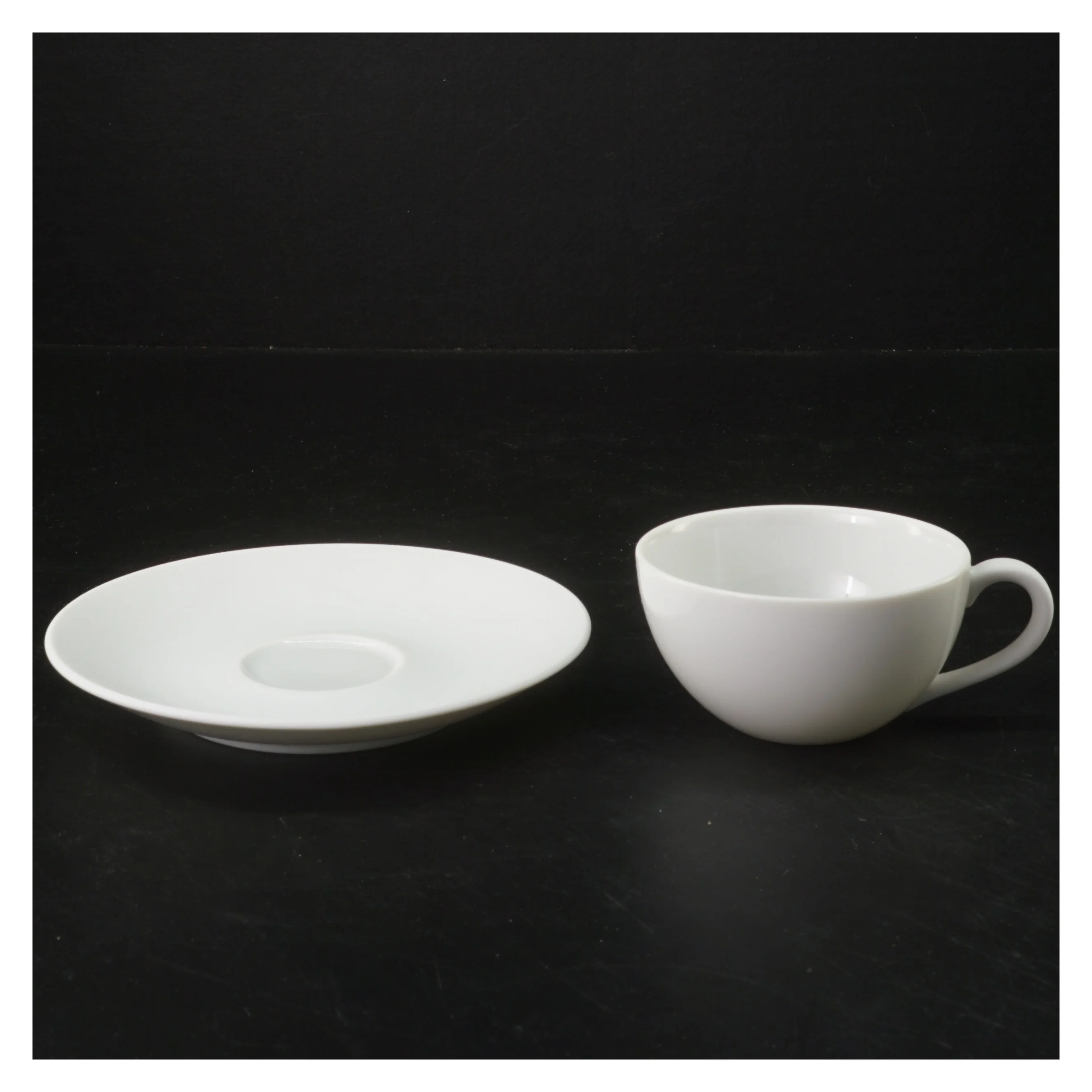 5 stk Porcelænskopper fra Eva Trio med underkopper fra Evatrio (str. Ø 14 og Ø8,5 cm)