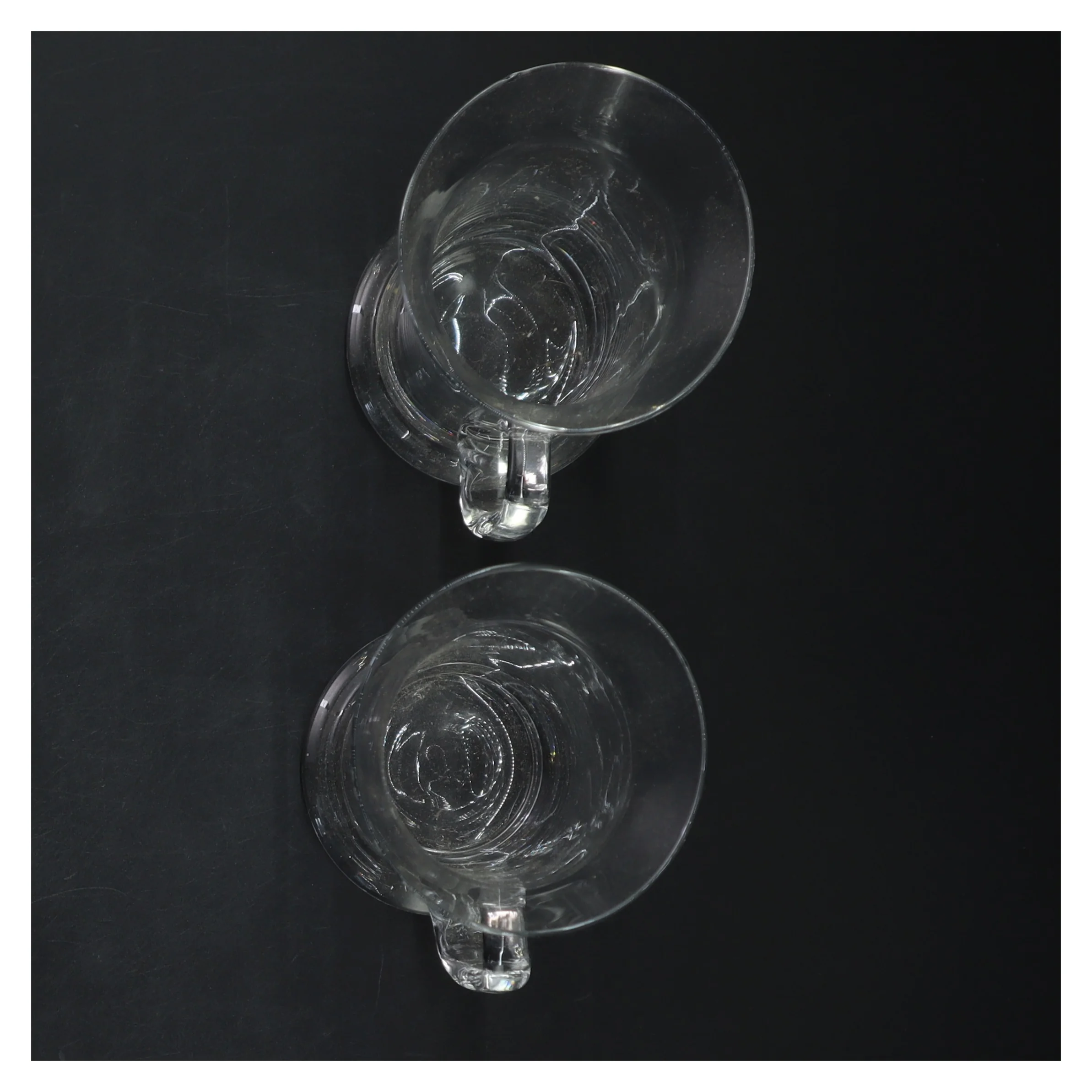 Sæt med 2 glaskopper(str. 14 cm)