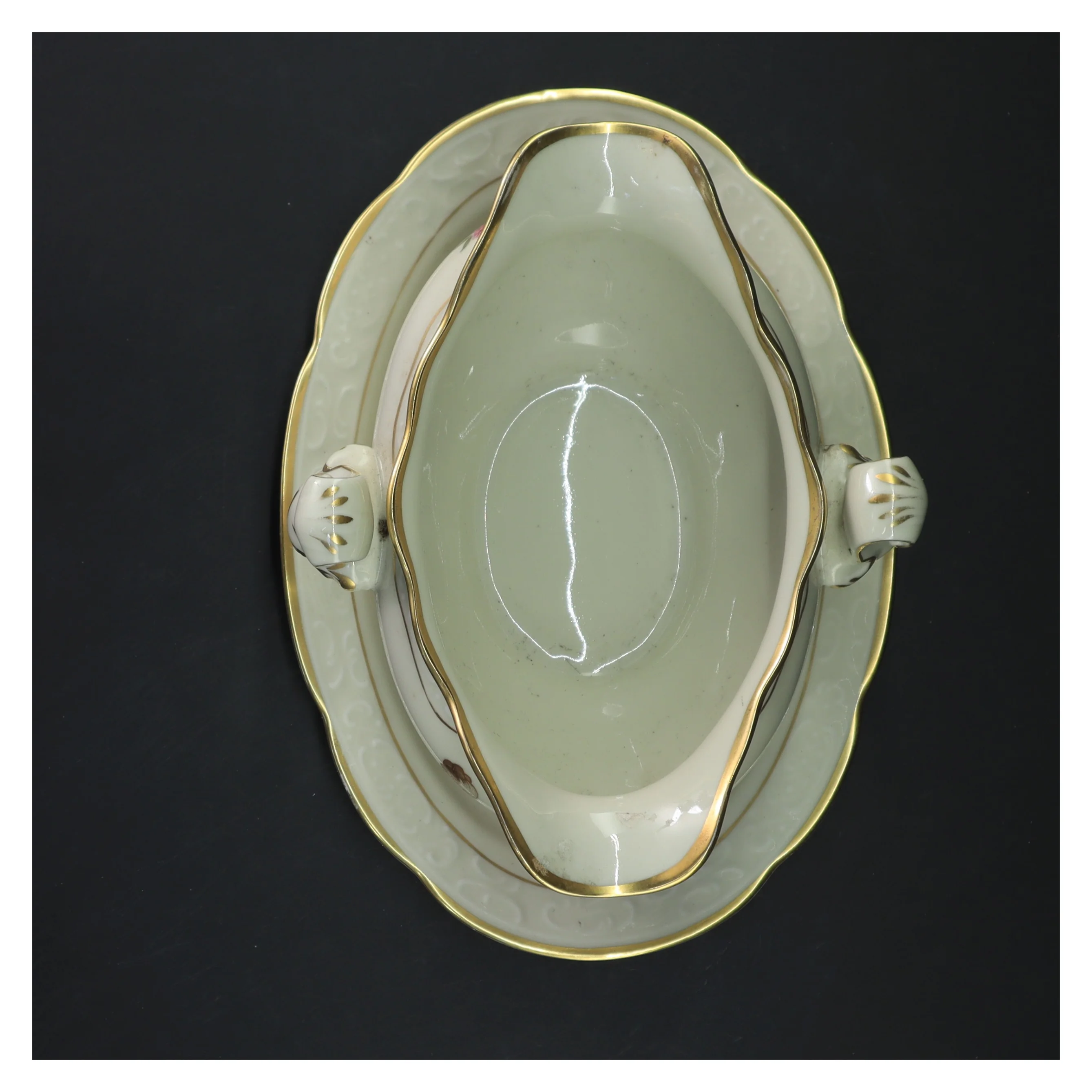 Porcelæns saucekande med tallerken fra Københavns Porcellains Maleri (str. 25x10x18 cm)