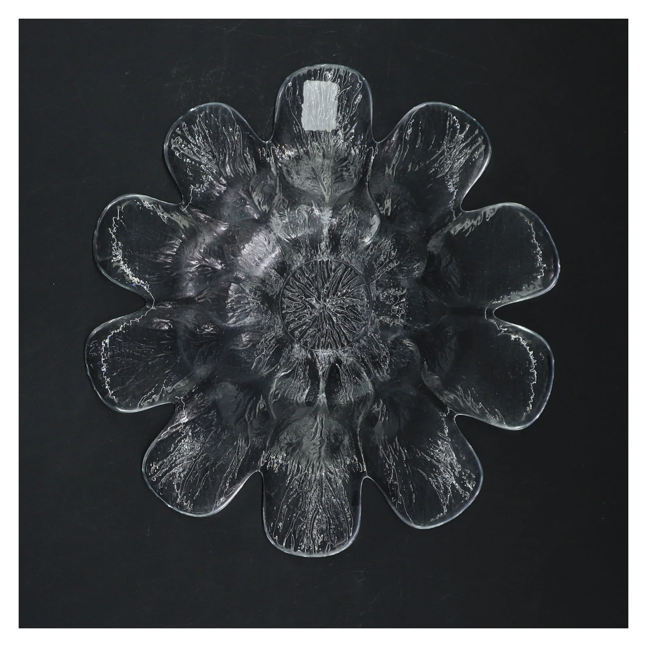 Glas skål, blomstformet fra Holmegaard (str. Ø 18 cm)