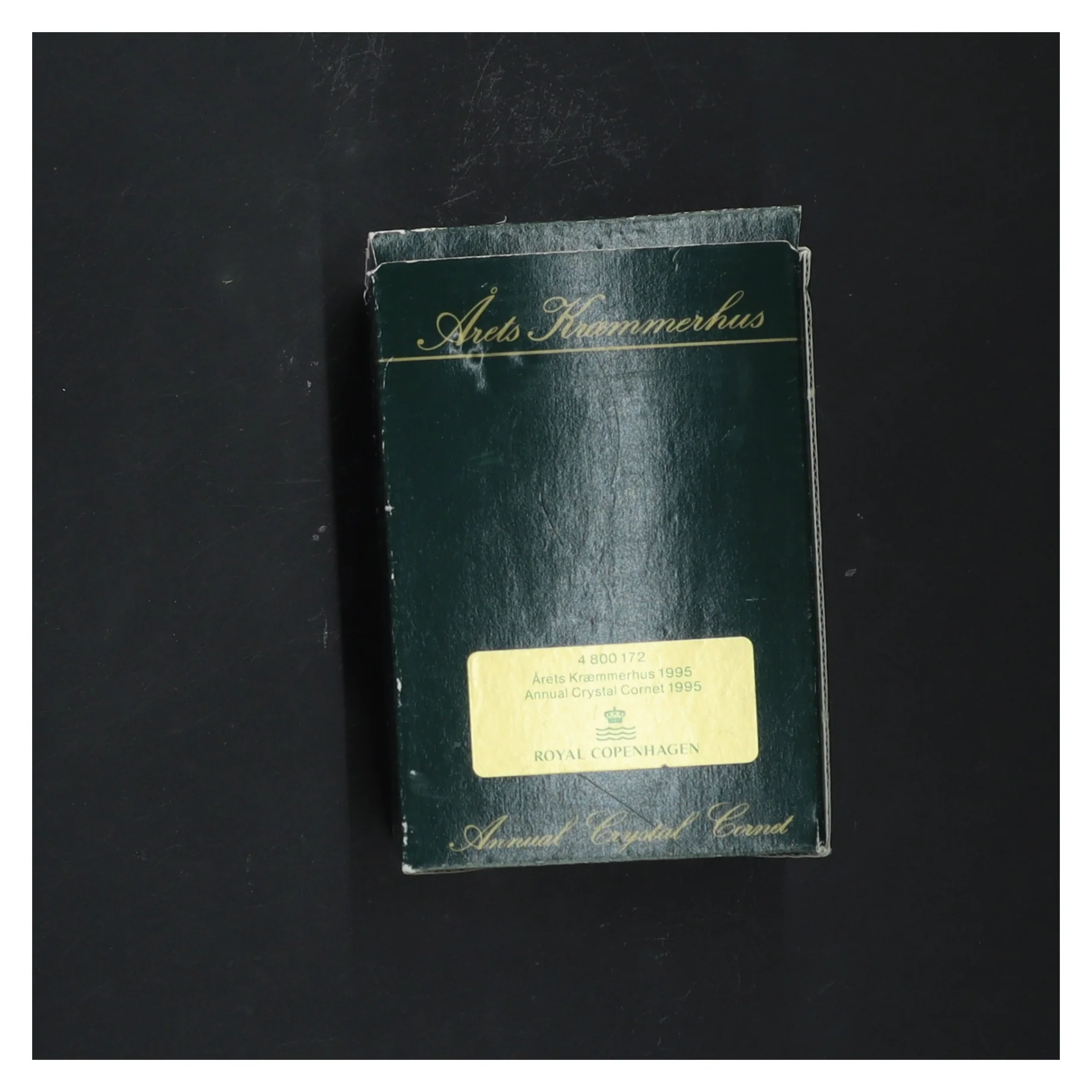 Årets Kræmmerhus 1995 med rødt bånd fra Royal Copenhagen (str. 11x6 cm)