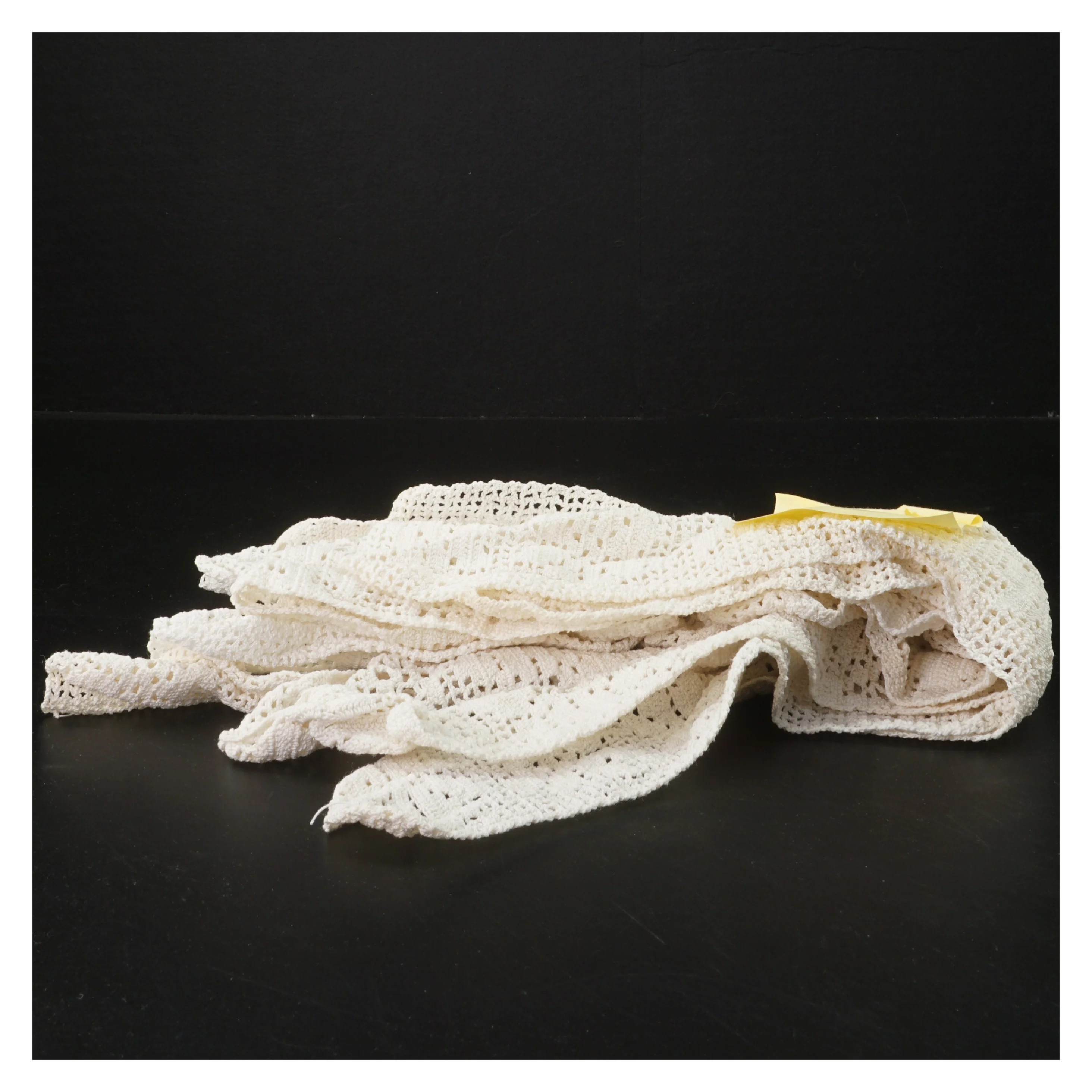 Hæklet hyldebord (str. 5 stk 62x7 cm)