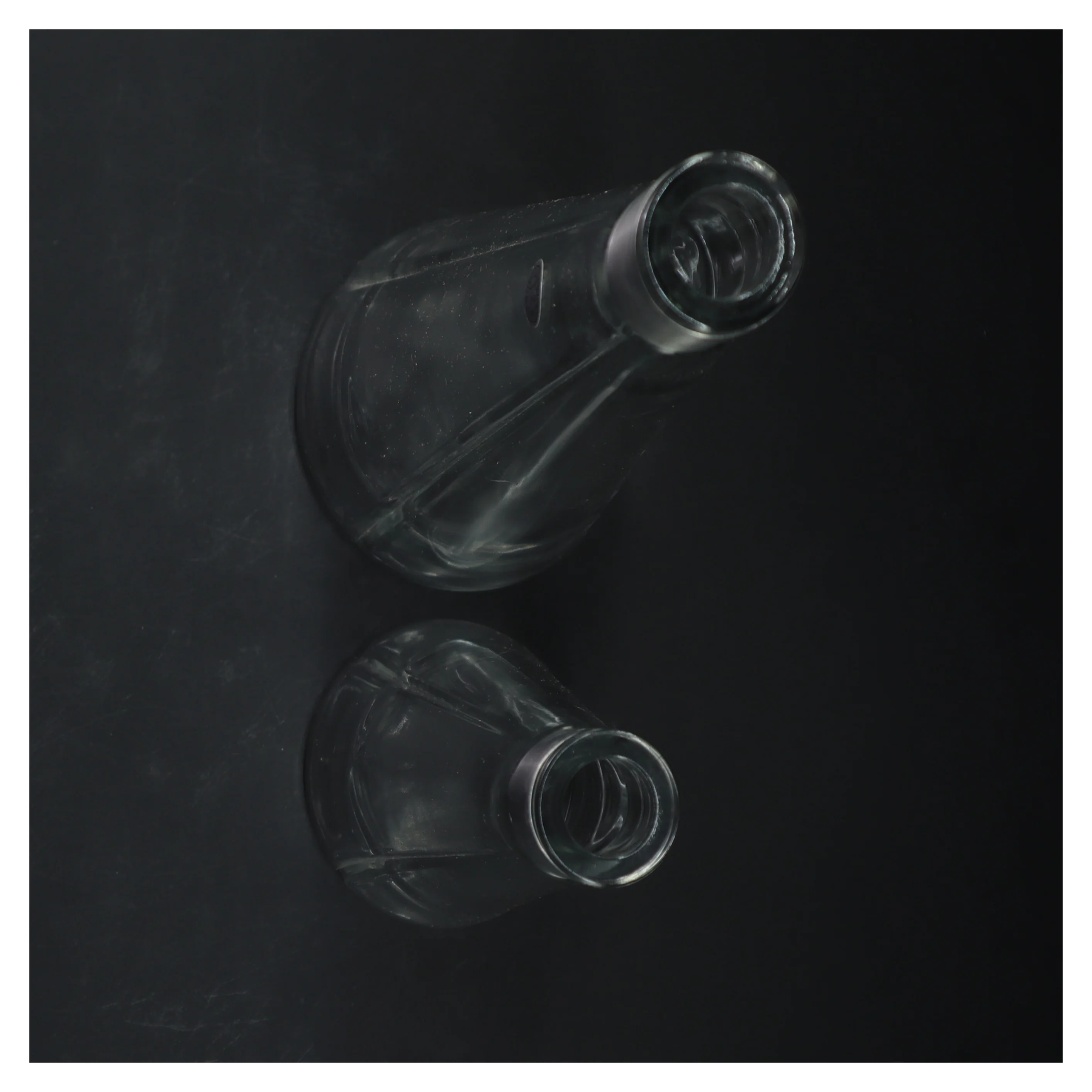 To karafler med metaltop fra Rosendahl (str. 33 og 25 cm)