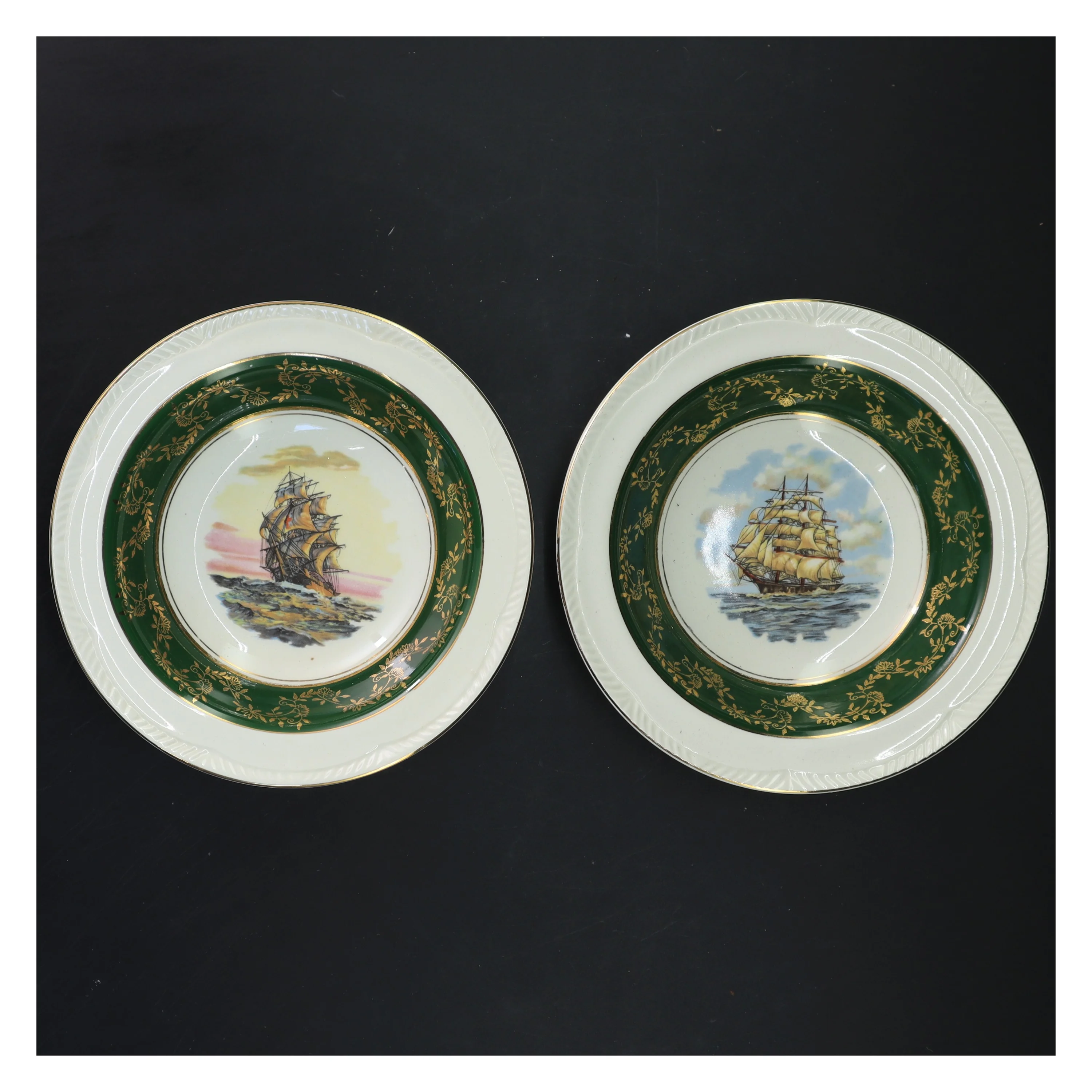 Vintage porcelænstallerkener med skibsmotiver fra Royal Alpha (str. Ø 16,5x3 cm)