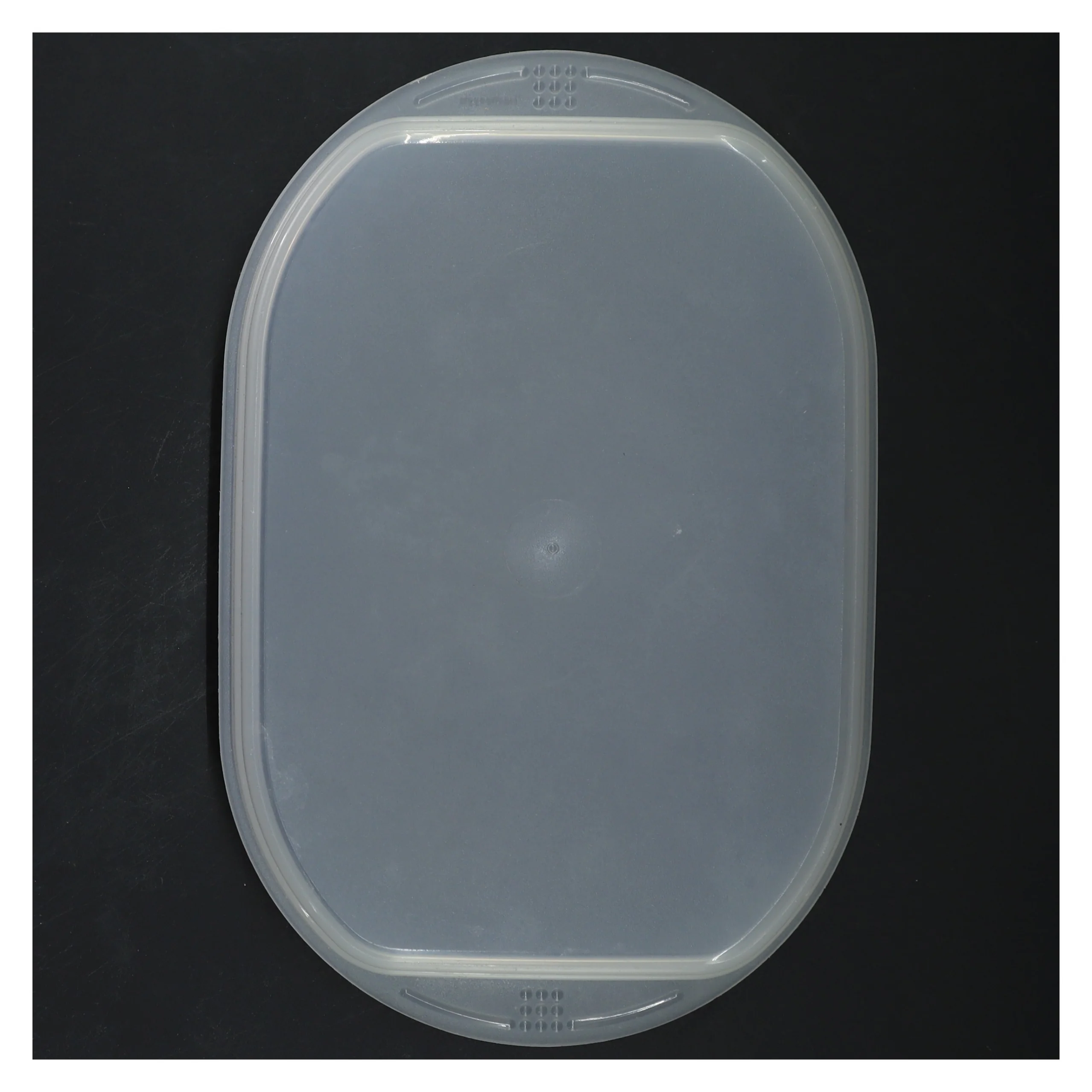 Plastik opbevaringsboks fra Tupperware med låg (str. 26x17x5 cm)