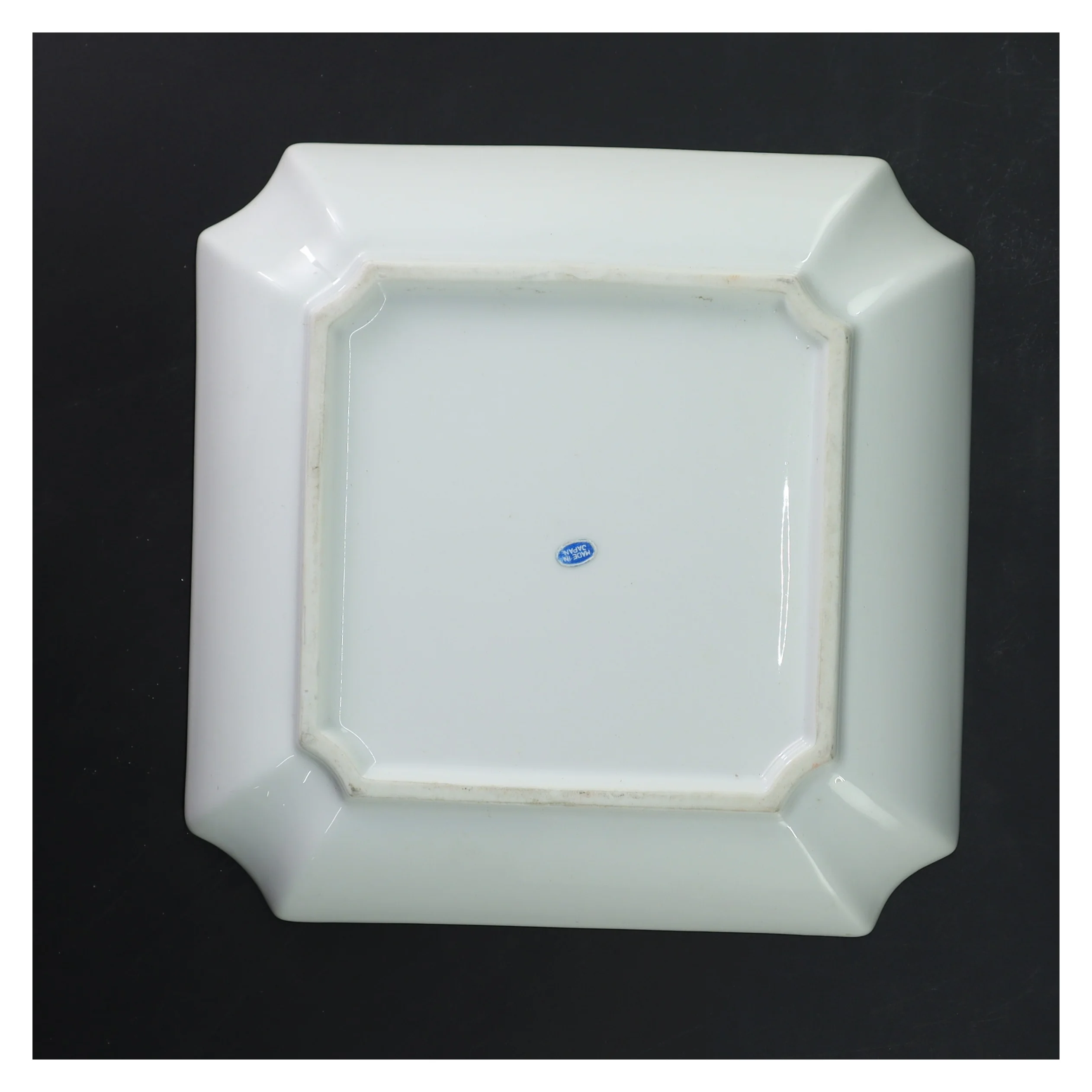 Dekorativ porcelænsskål med påfugle fra WNS (str. 20,5x20,5 cm)