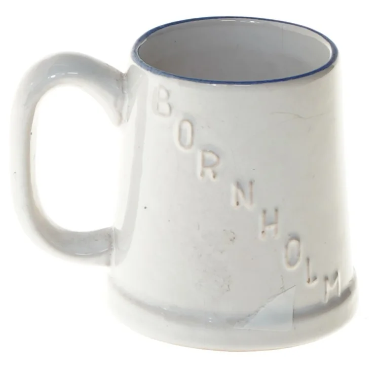 Keramikkrus med Bornholm motiv fra Johgus (str. Ø 6,5 cm længde 8 cm)