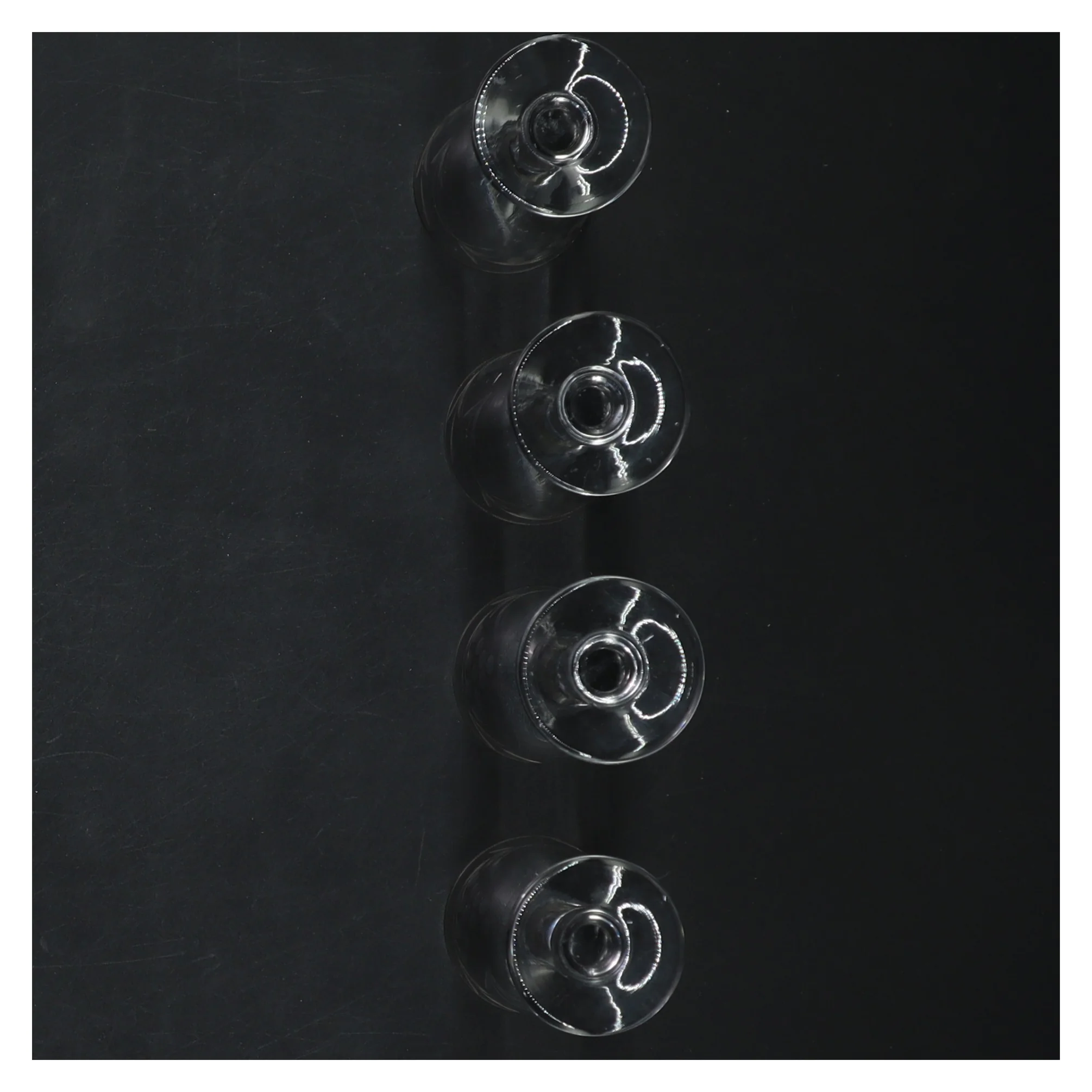 Sæt med 4 vinglas (str. 9 cm)