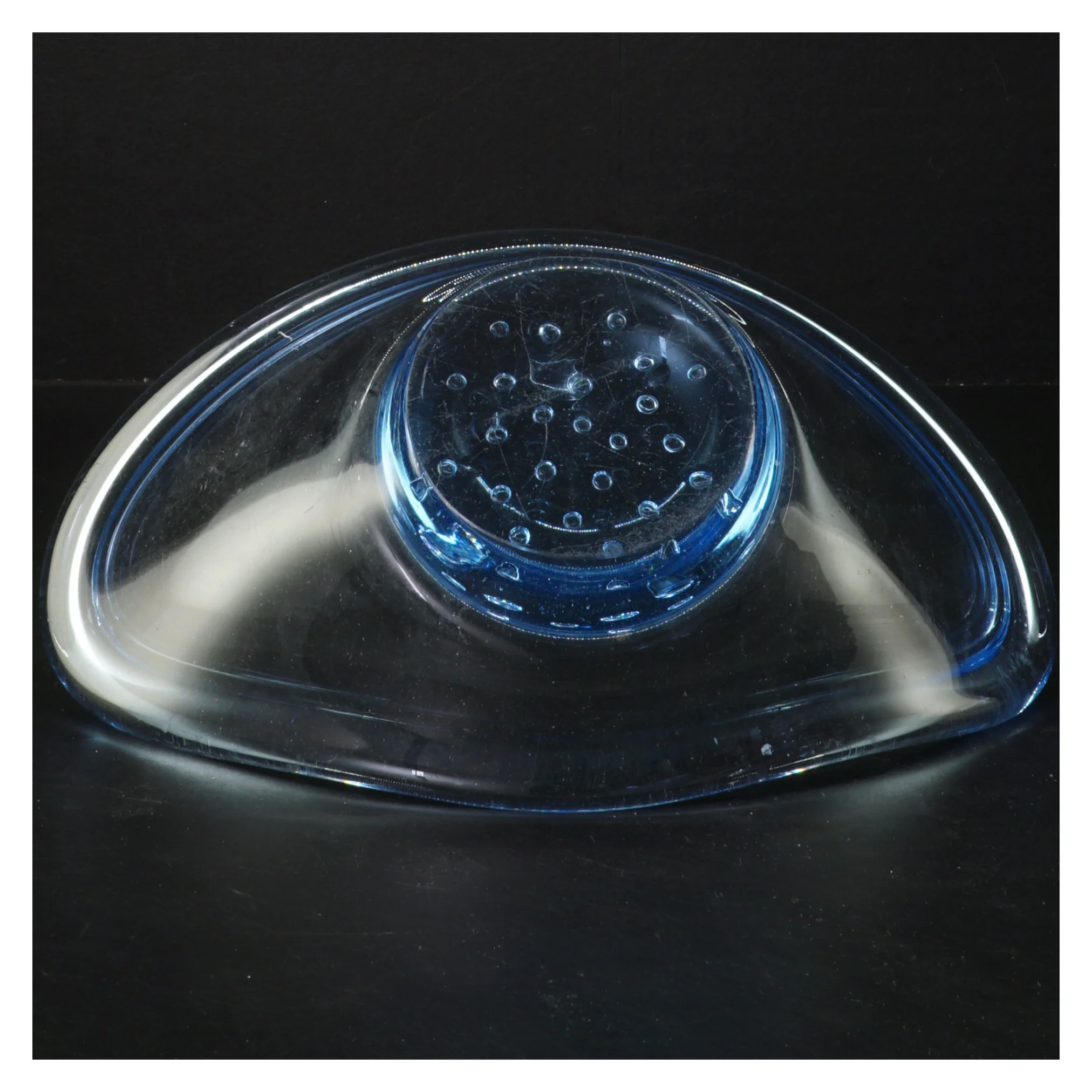 Blåt glasfad fra holmegaard(str. 24 cm)