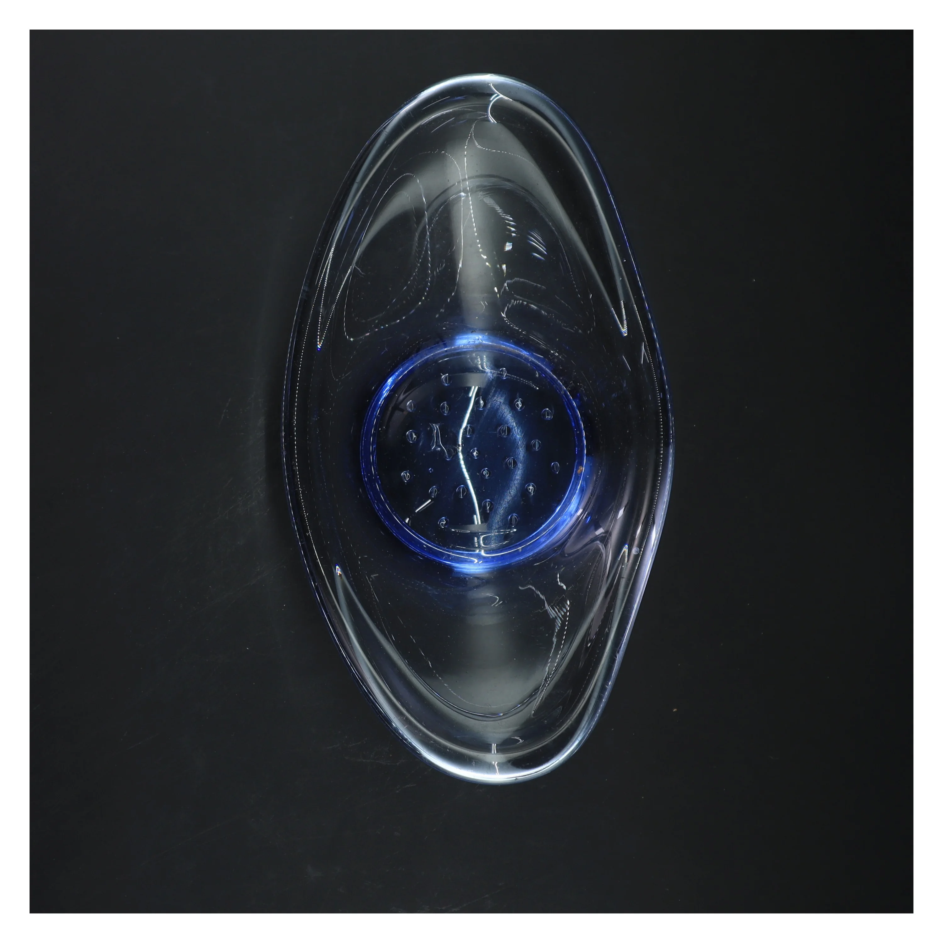 Blåt glasfad fra holmegaard(str. 24 cm)