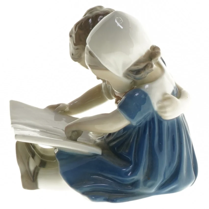 Figur af børn (str. 9x11 cm) fra Bing & Grøndahl