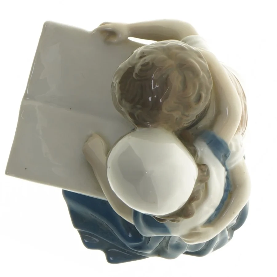 Figur af børn (str. 9x11 cm) fra Bing & Grøndahl