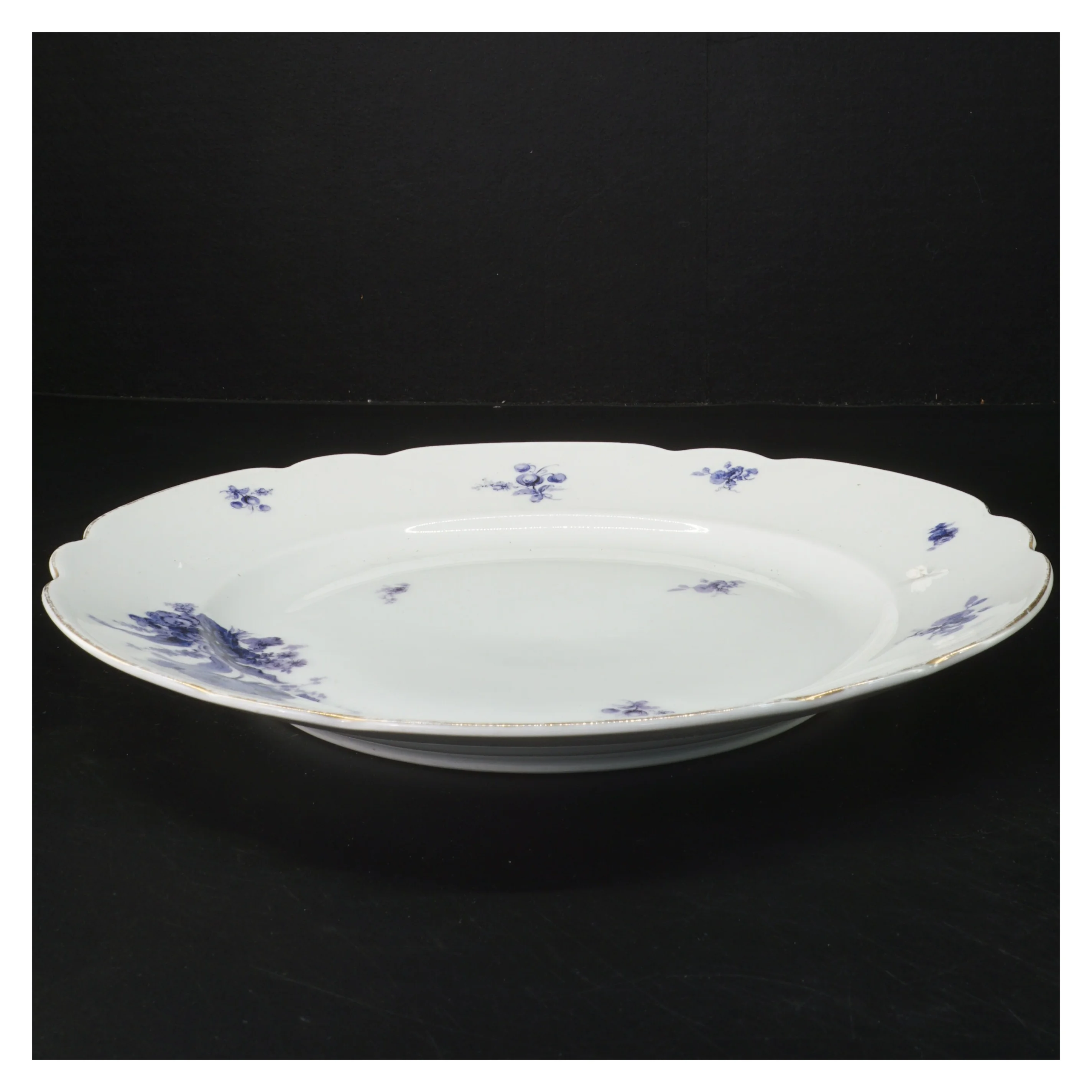 Porcelænsfad med blomstermønster fra KPM (str. Ø 30 cm)