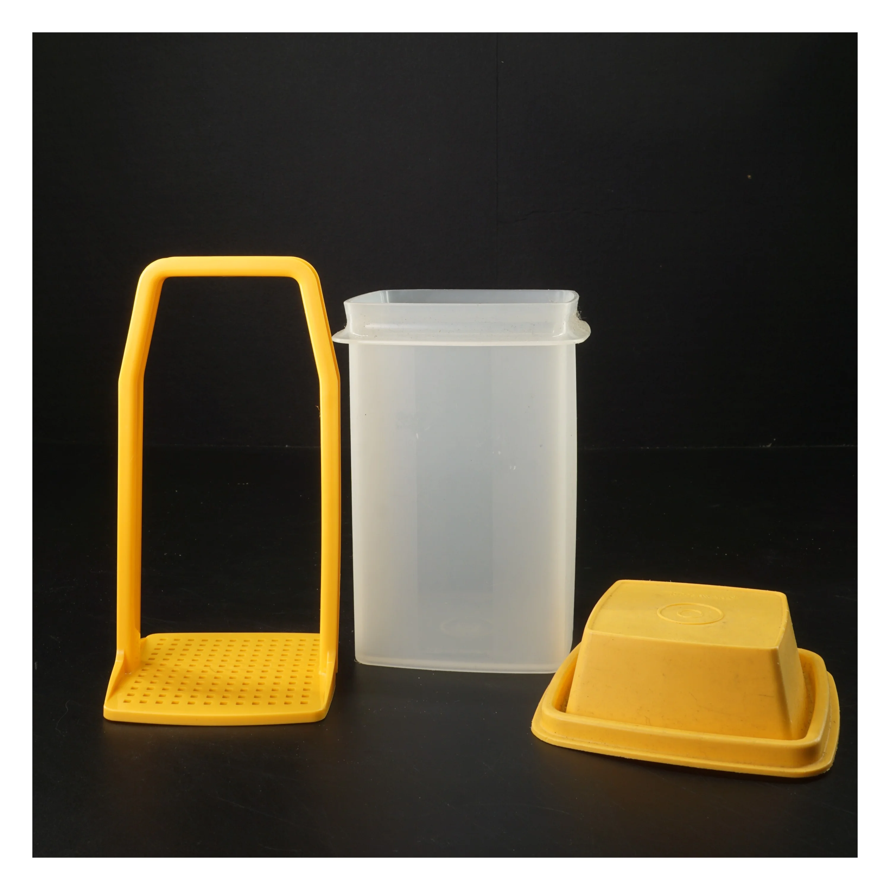 Ny Tupperware beholder med låg fra Tupperware (str. 19,5x11x11 cm)