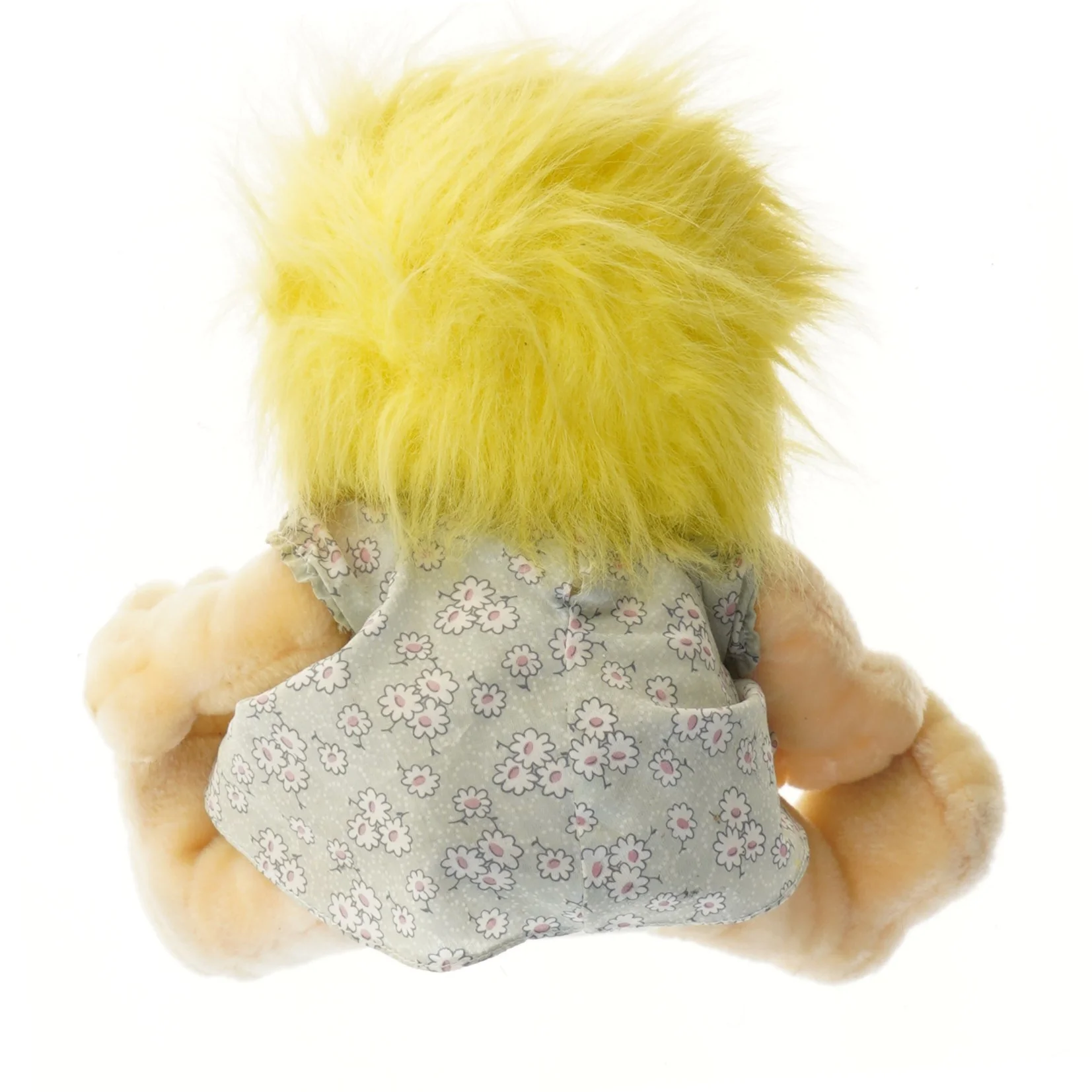 Plysdukke med blomsterkjole (str. 26 cm)