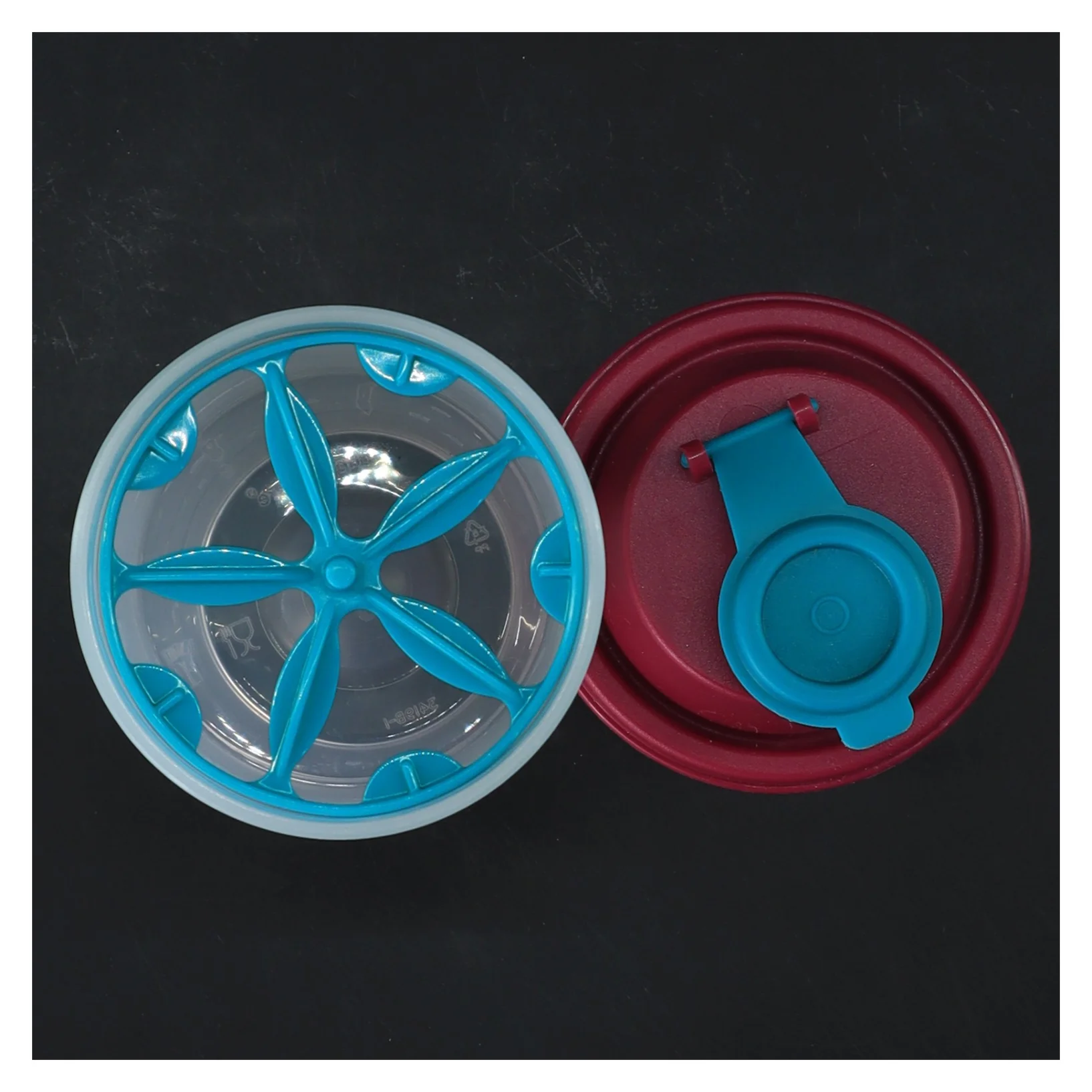 Ny. shaker med låg (str. 16 cm)fra Tupperware 