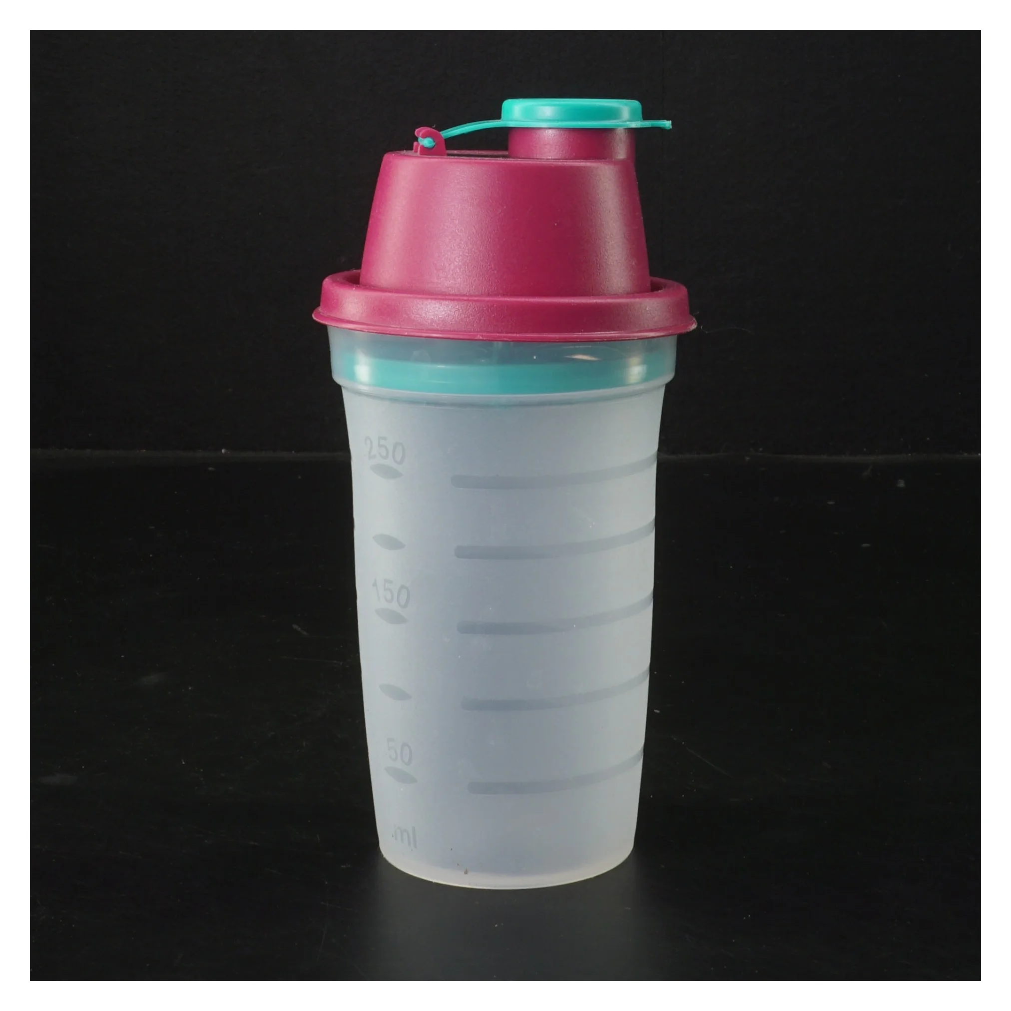 Ny. shaker med l&aring;g (str. 16 cm)fra Tupperware 