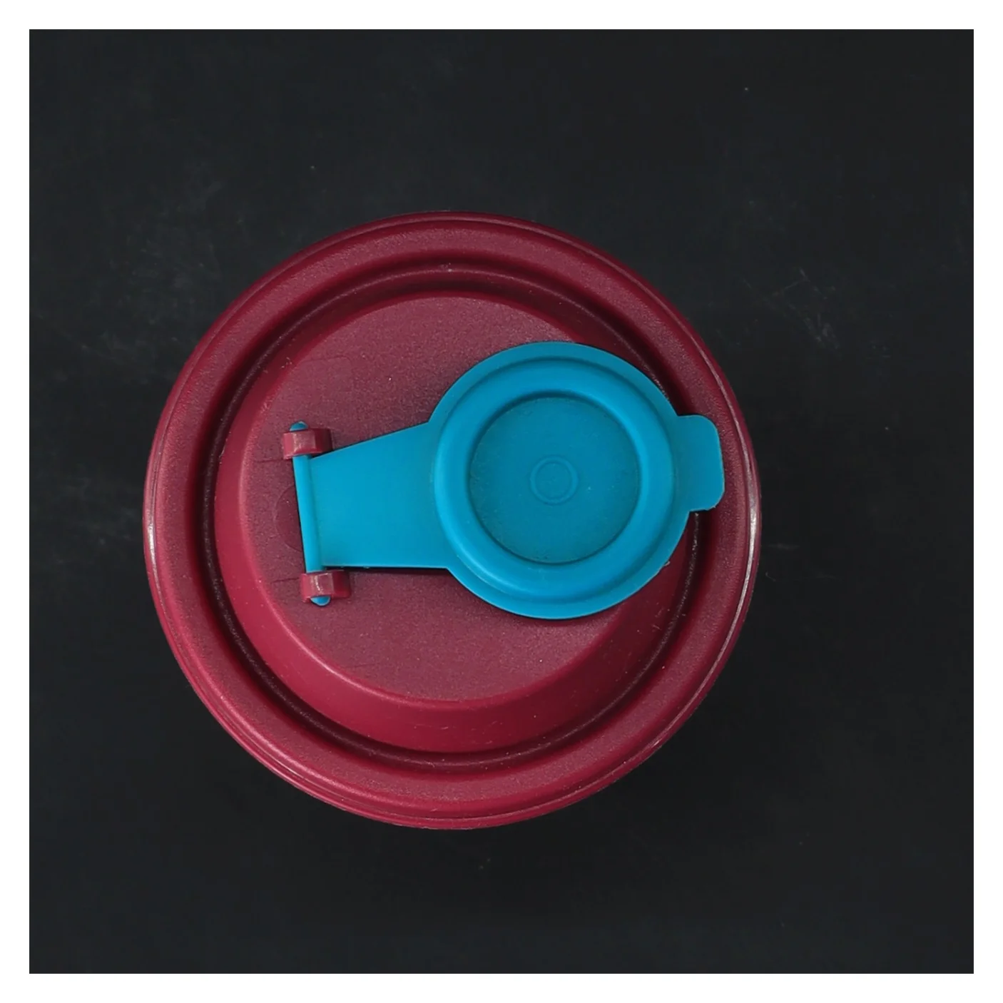 Ny. shaker med låg (str. 16 cm)fra Tupperware 